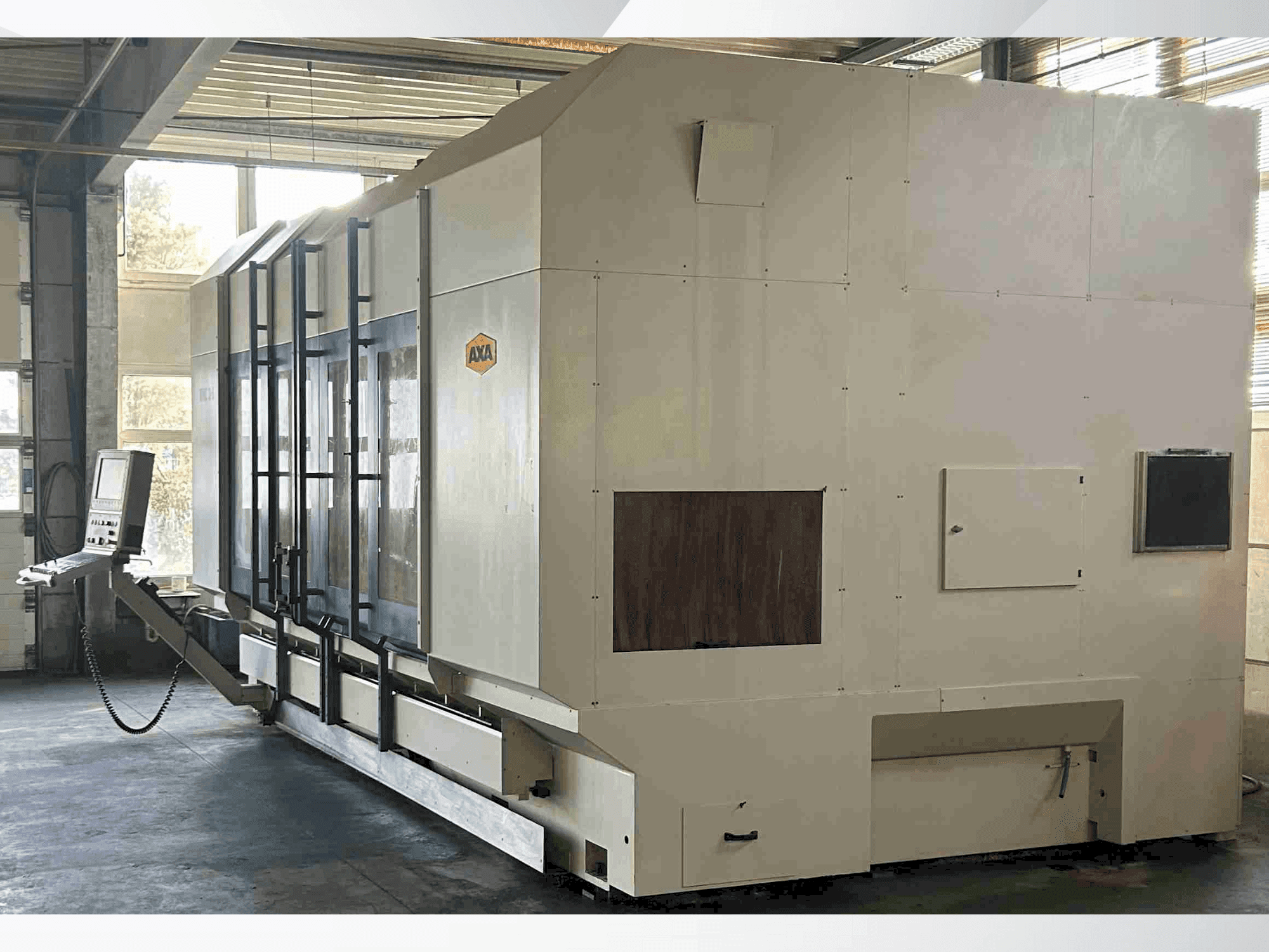 Vue de face de la machine AXA VHC 3-3000 S