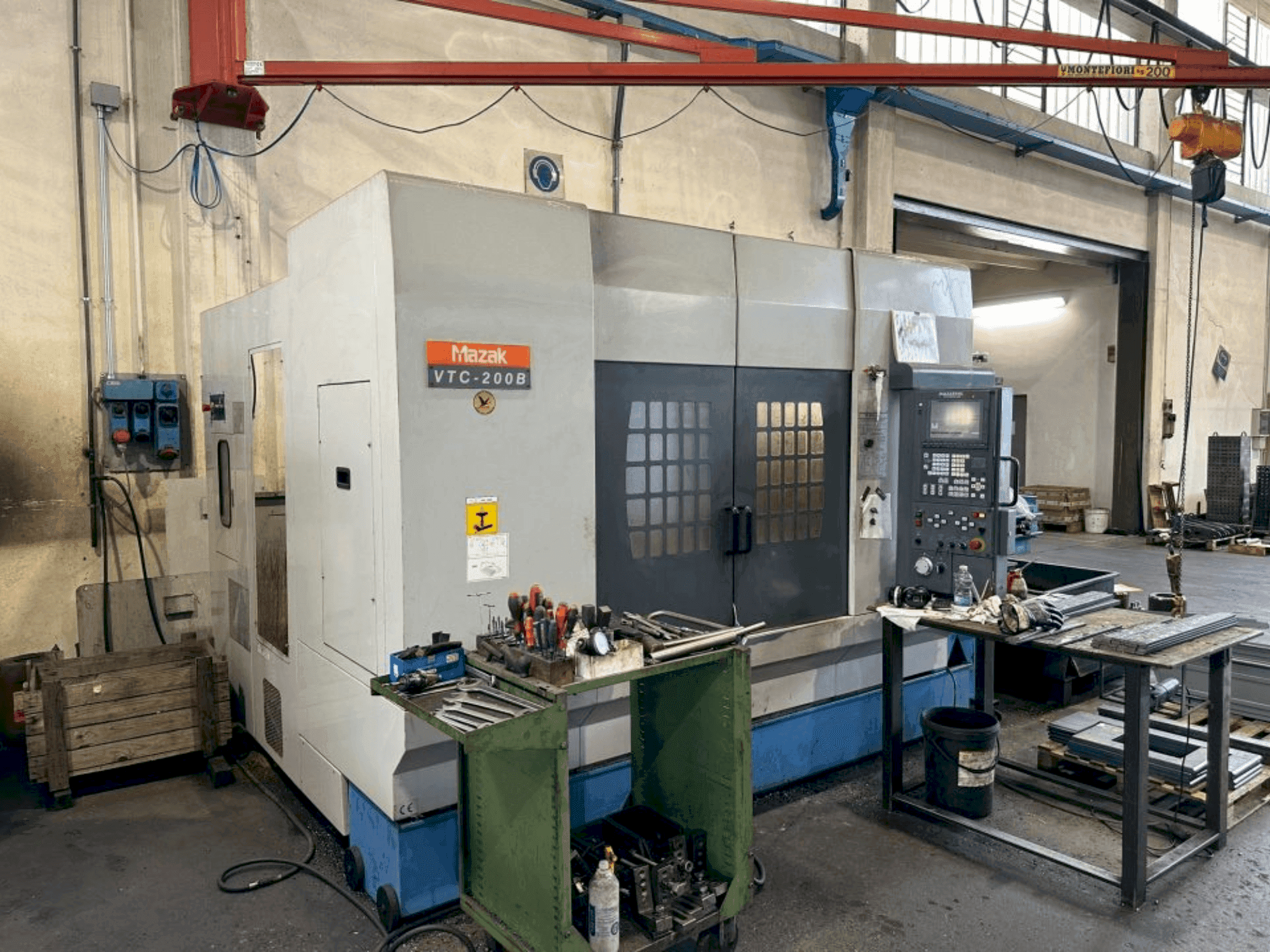 Vue de face de la machine Mazak VTC 200B