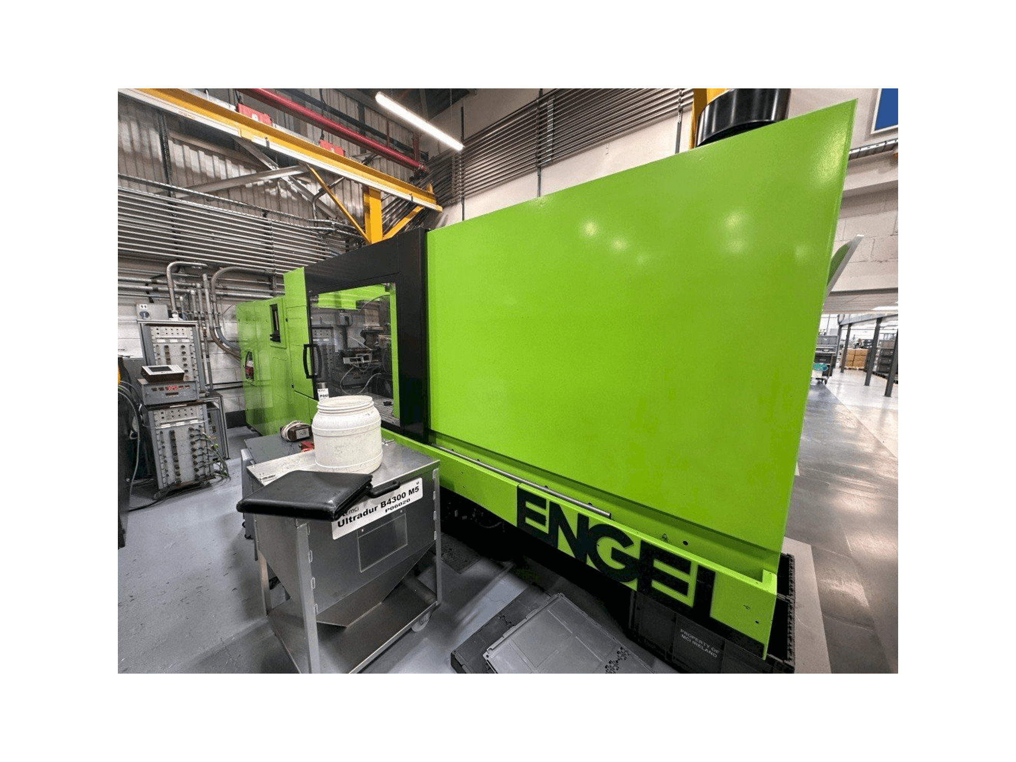 Vue de face de la machine Engel Victory 650/180 Tech