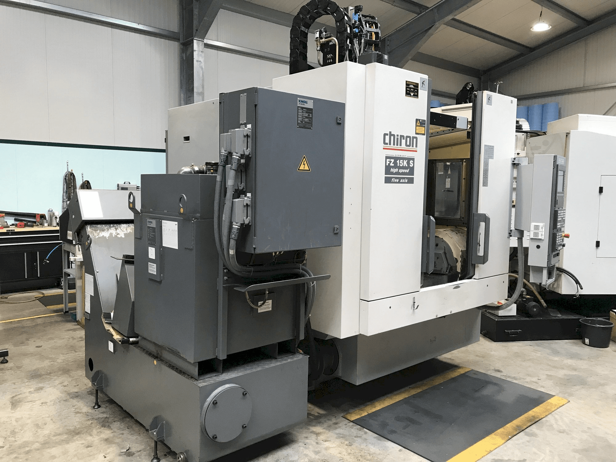 Vue de face de la machine CHIRON FZ15 KS