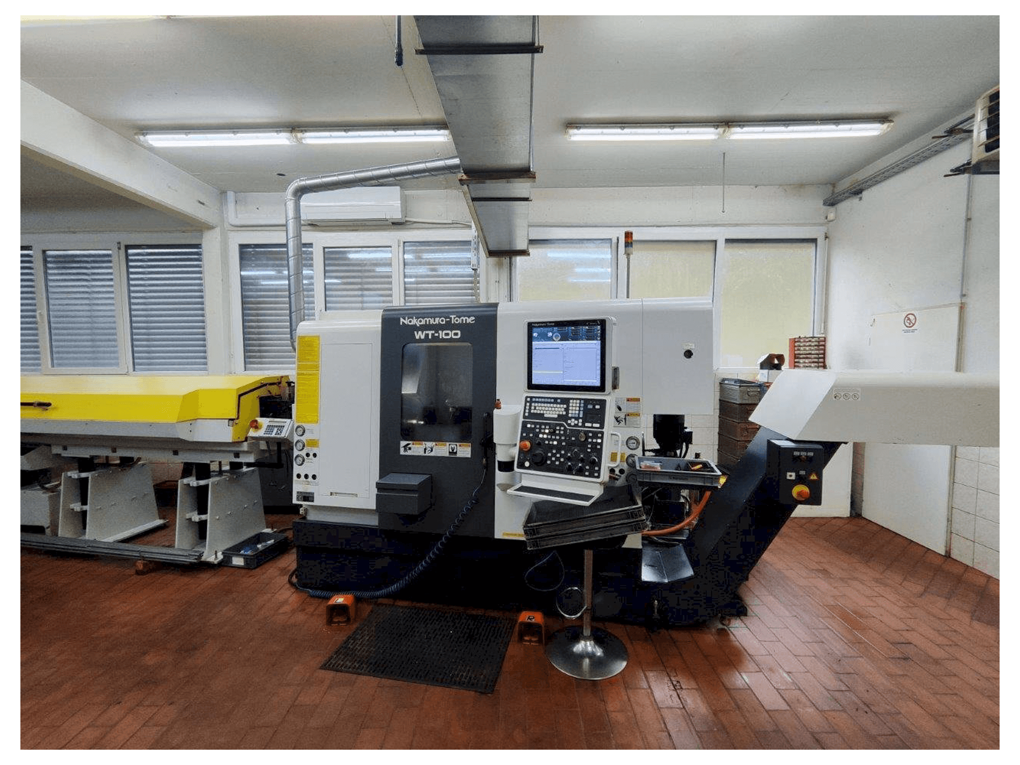 Vue de face de la machine NAKAMURA-TOME WT-100 MMY