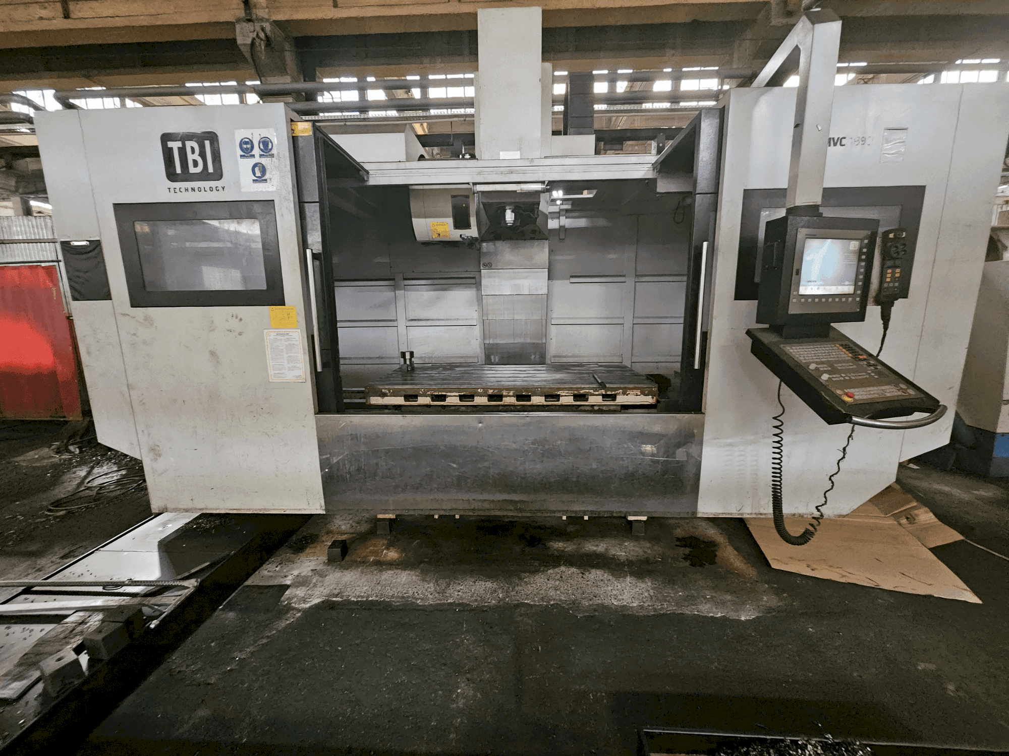 Vue de face de la machine TBI MVC 1890