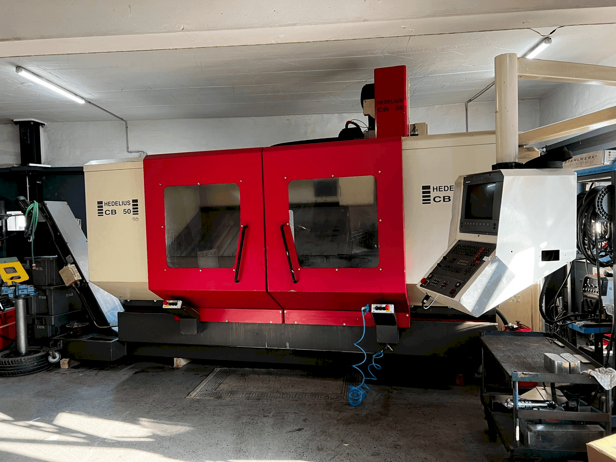 Vue de face de la machine HEDELIUS CB 50