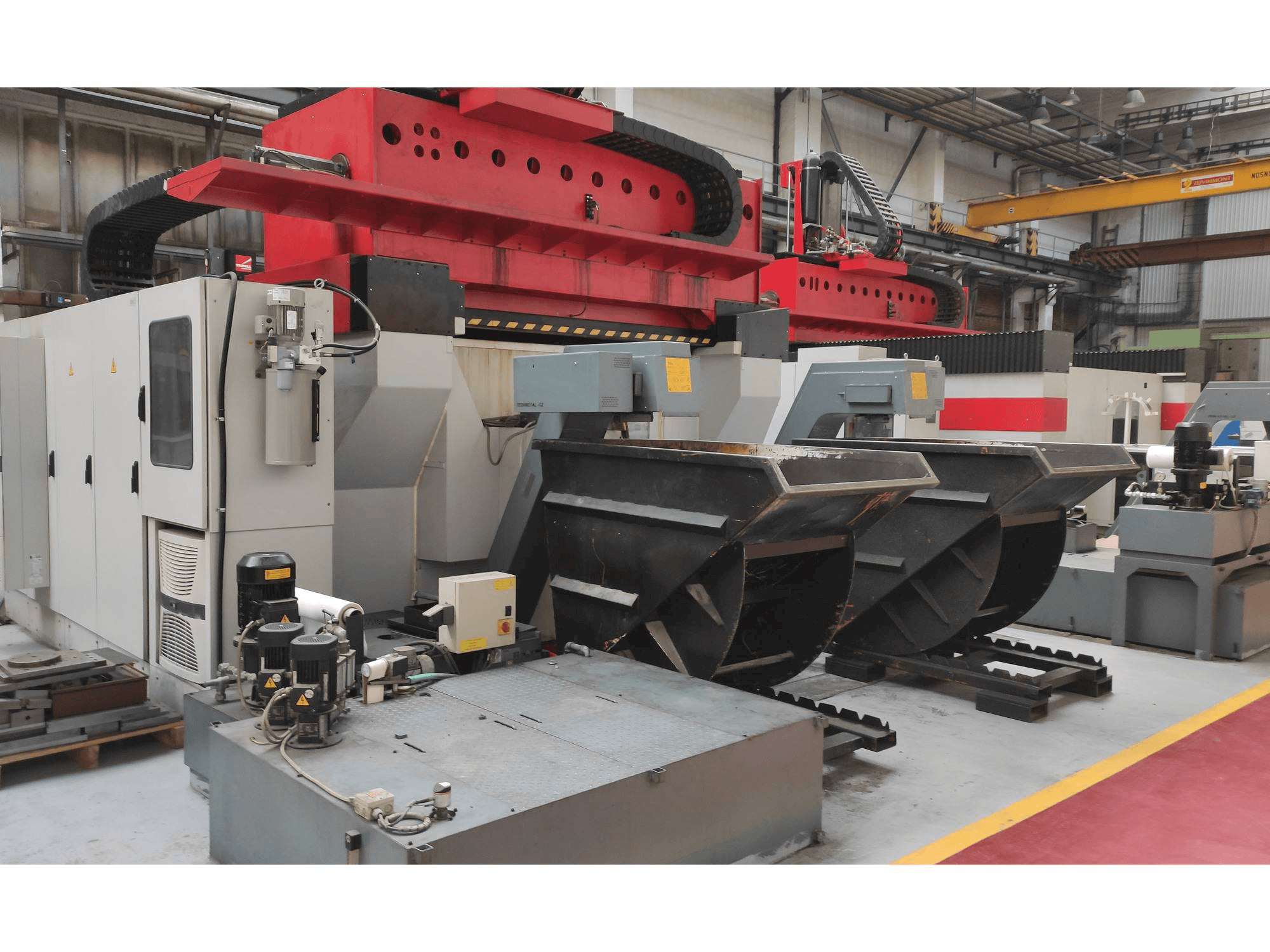 Vue de face de la machine TRIMILL VU 2313