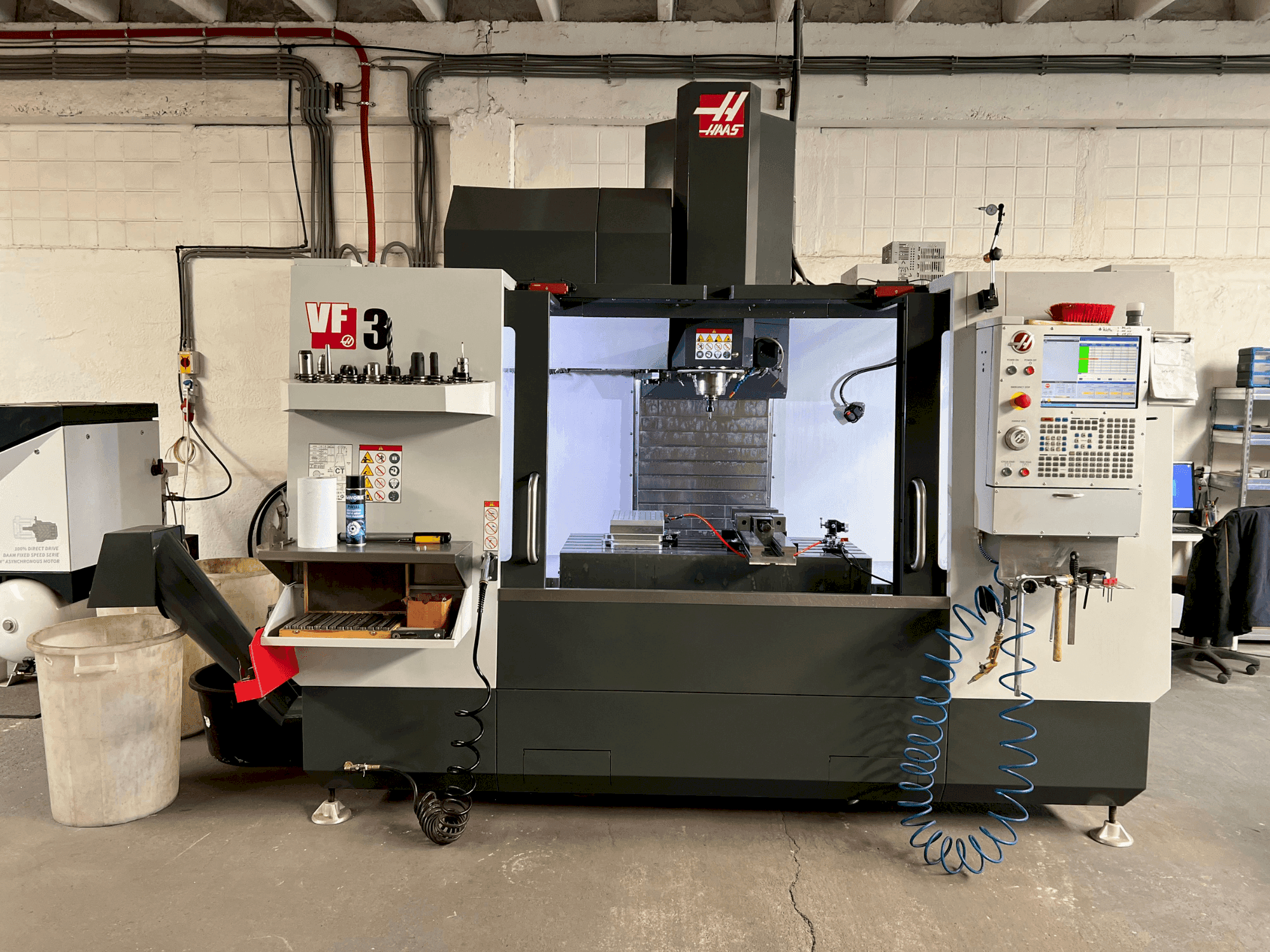Vue de face de la machine HAAS VF-3