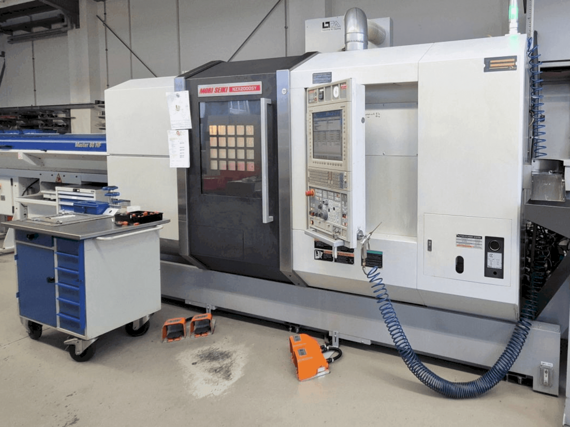 Vue de face de la machine MORI SEIKI NZX2000/800SY