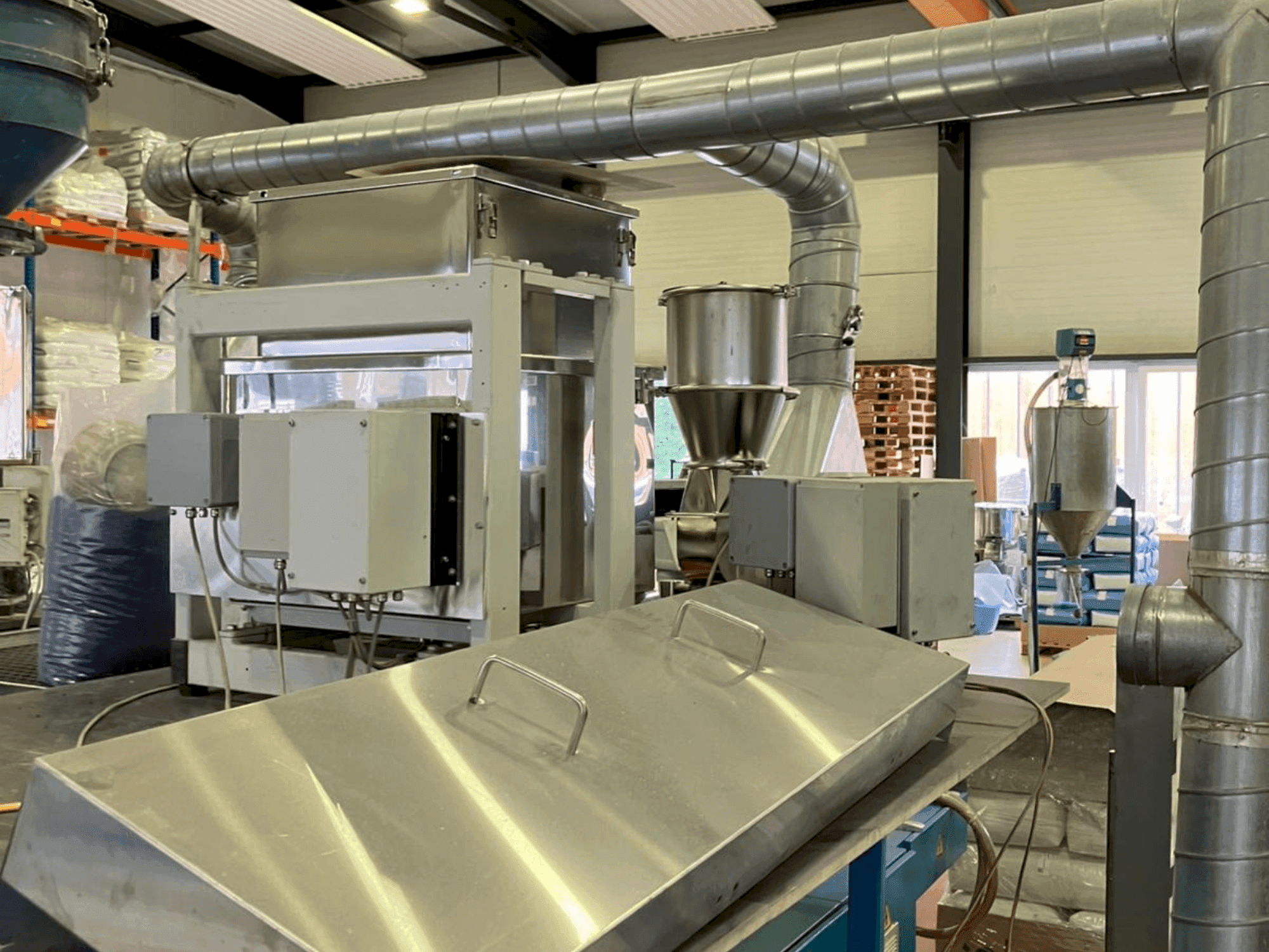 Vue de face de la machine COPERION STS35