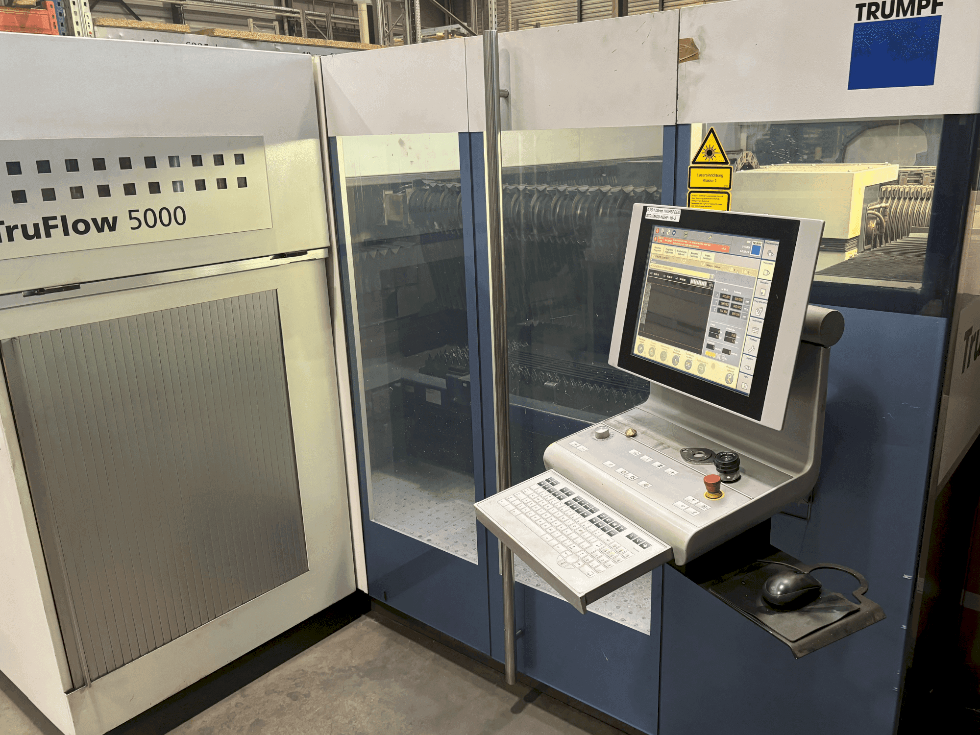 Vue de face de la machine TRUMPF TruLaser 3030