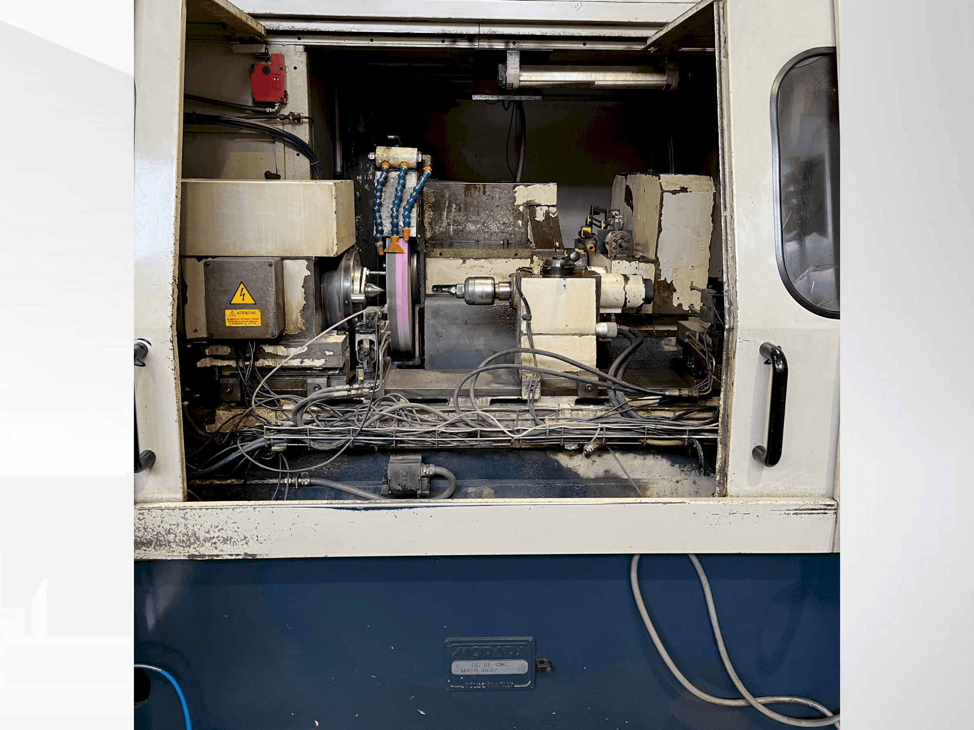 Vue de face de la machine MORARA GC I/E CNC