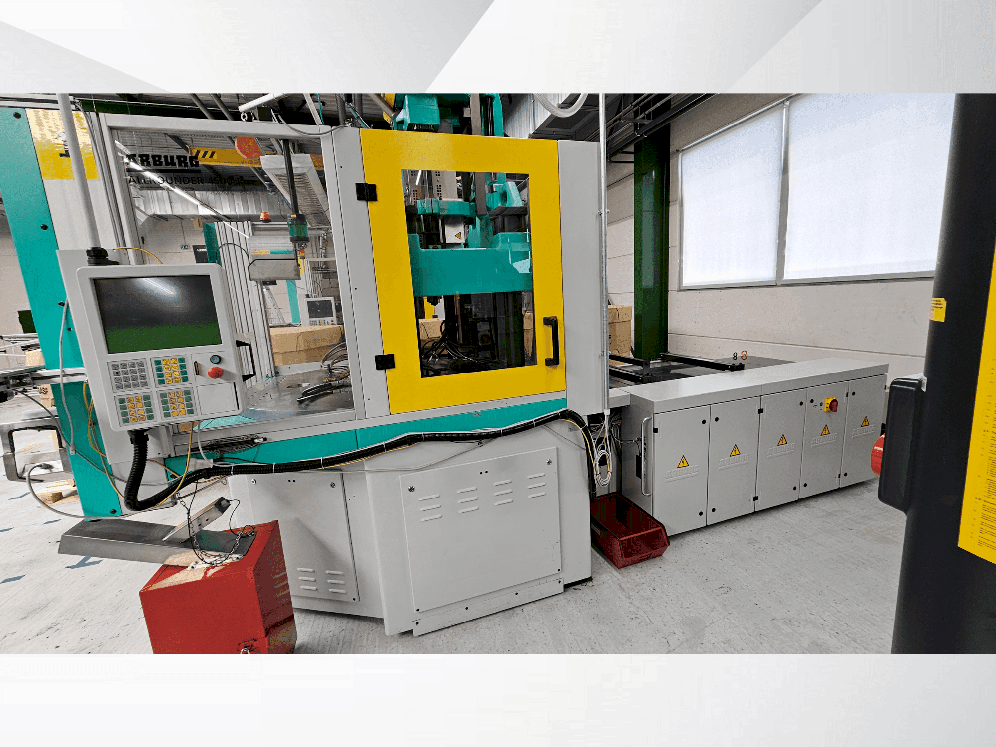 Vue de face de la machine Arburg Allrounder 1500 T 2000-400