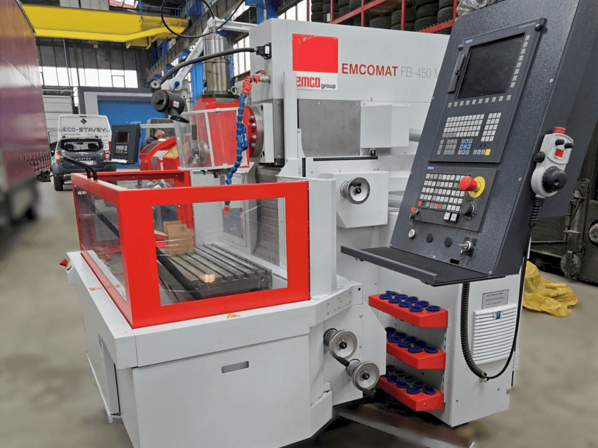 Vue de face de la machine EMCO Emcomat FB-450 MC