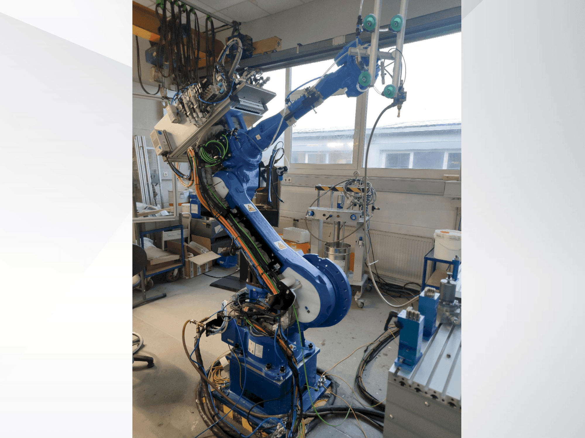 Vue de face de la machine Yaskawa 6VX88