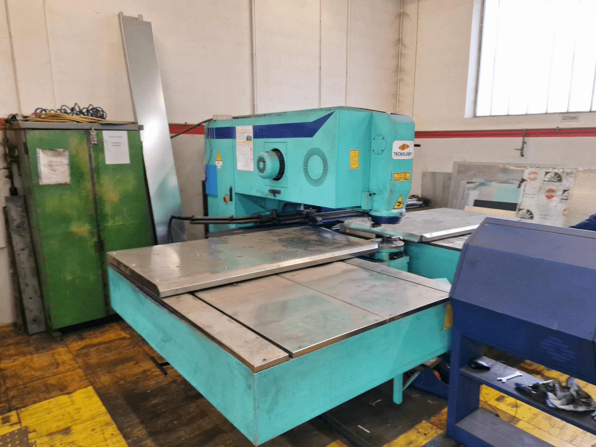 Vue de face de la machine ITALIAN TECNOLOGY 30 C.S.M. 1000