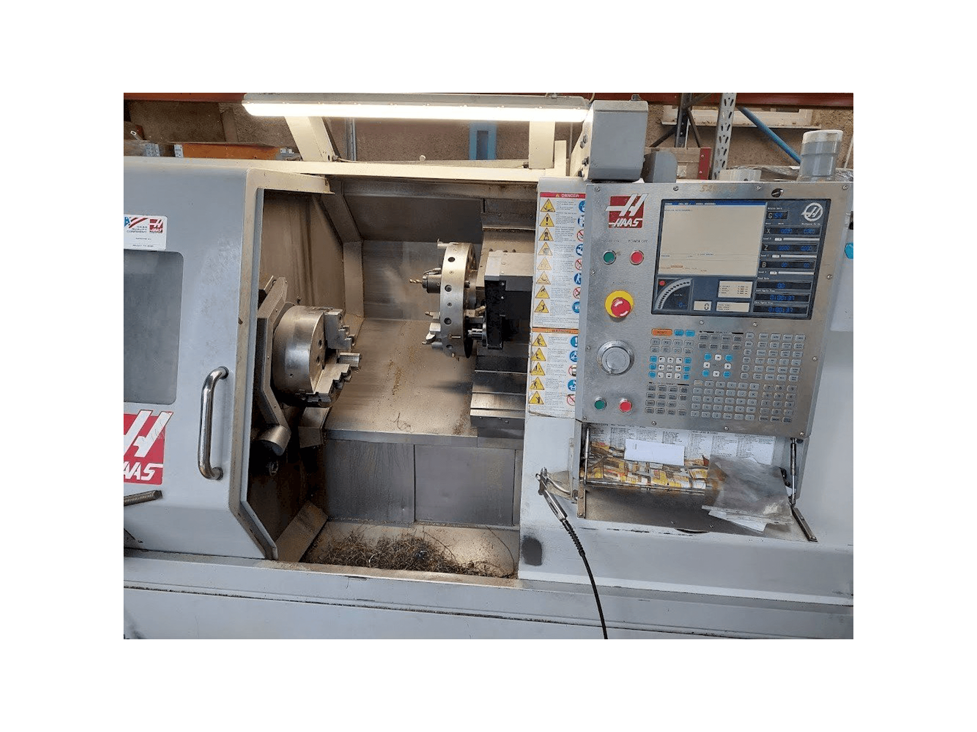 Vue de face de la machine HAAS SL-30TBHE