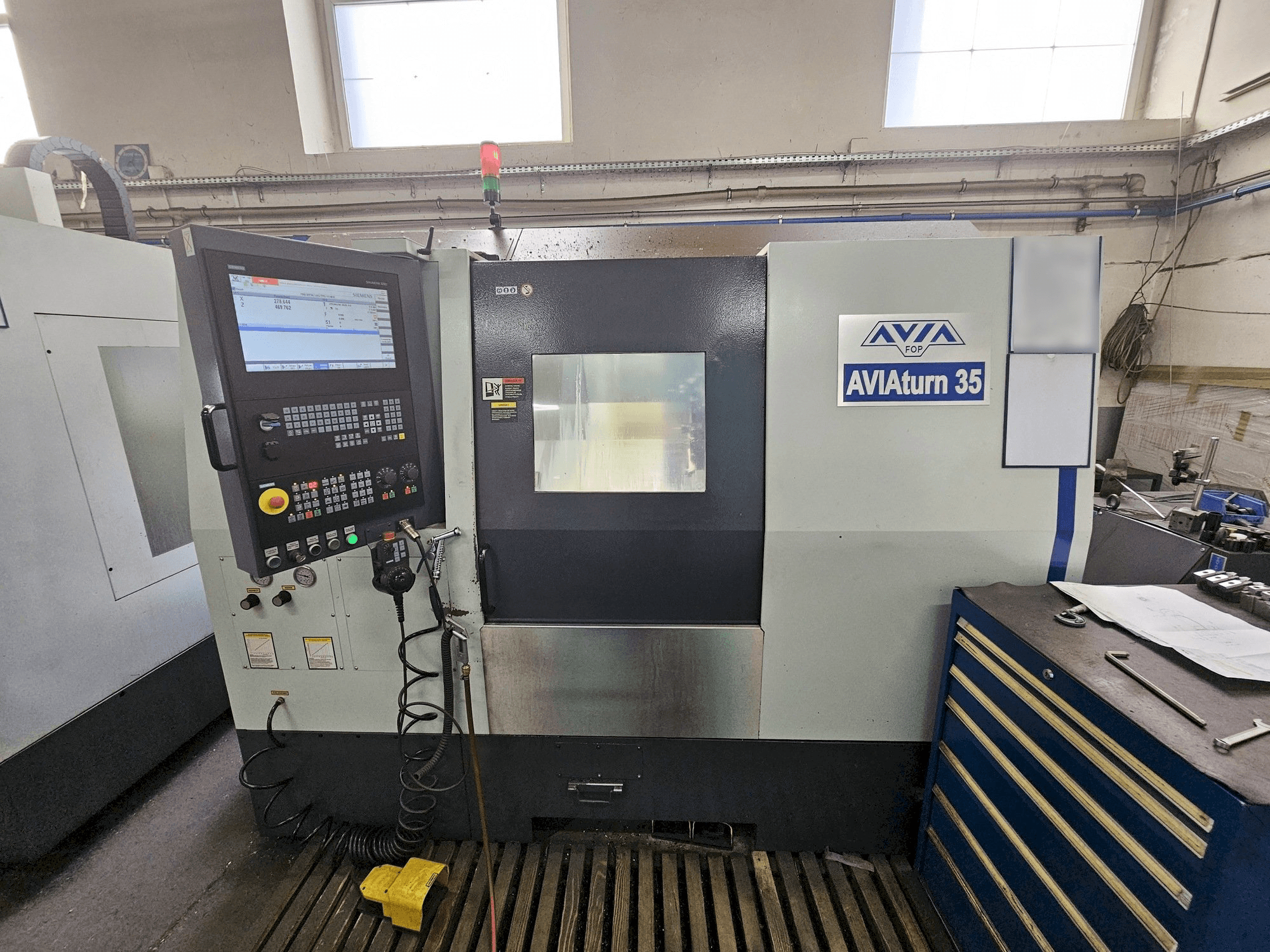 Vue de face de la machine Avia AVIAturn 35