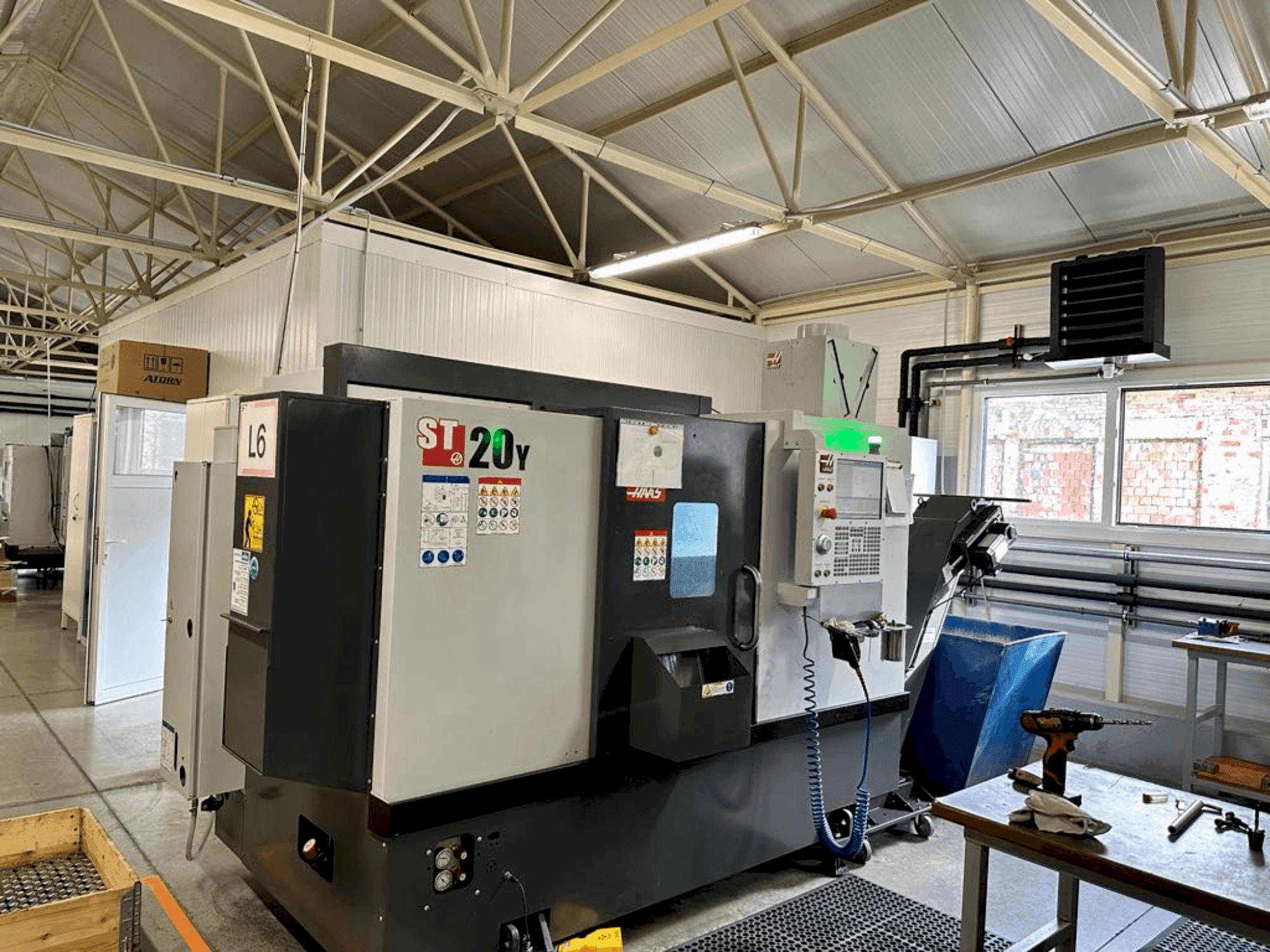 Vue de face de la machine HAAS ST-20Y