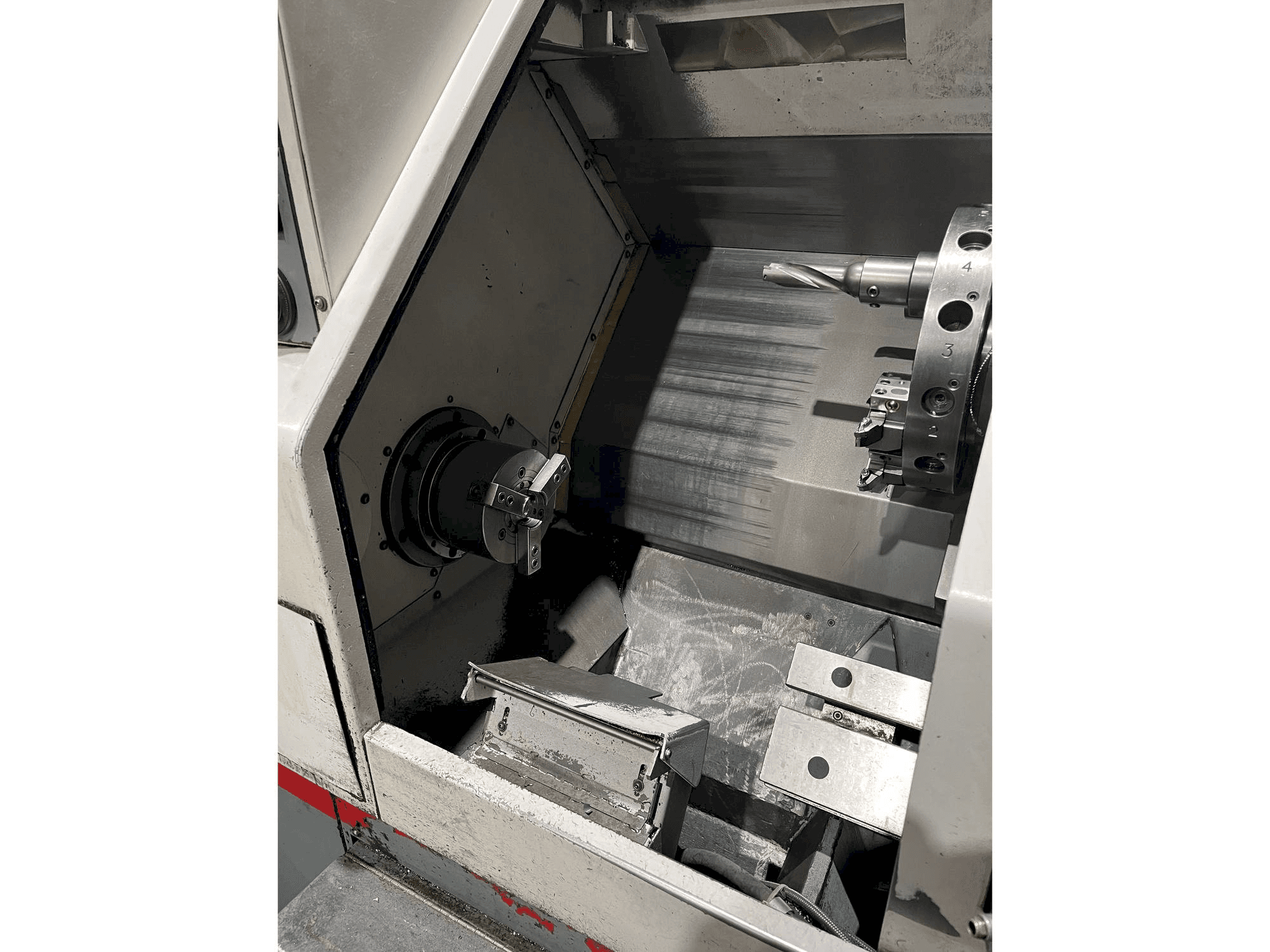 Salle de travail de la machine Cincinnati Hawk TC150