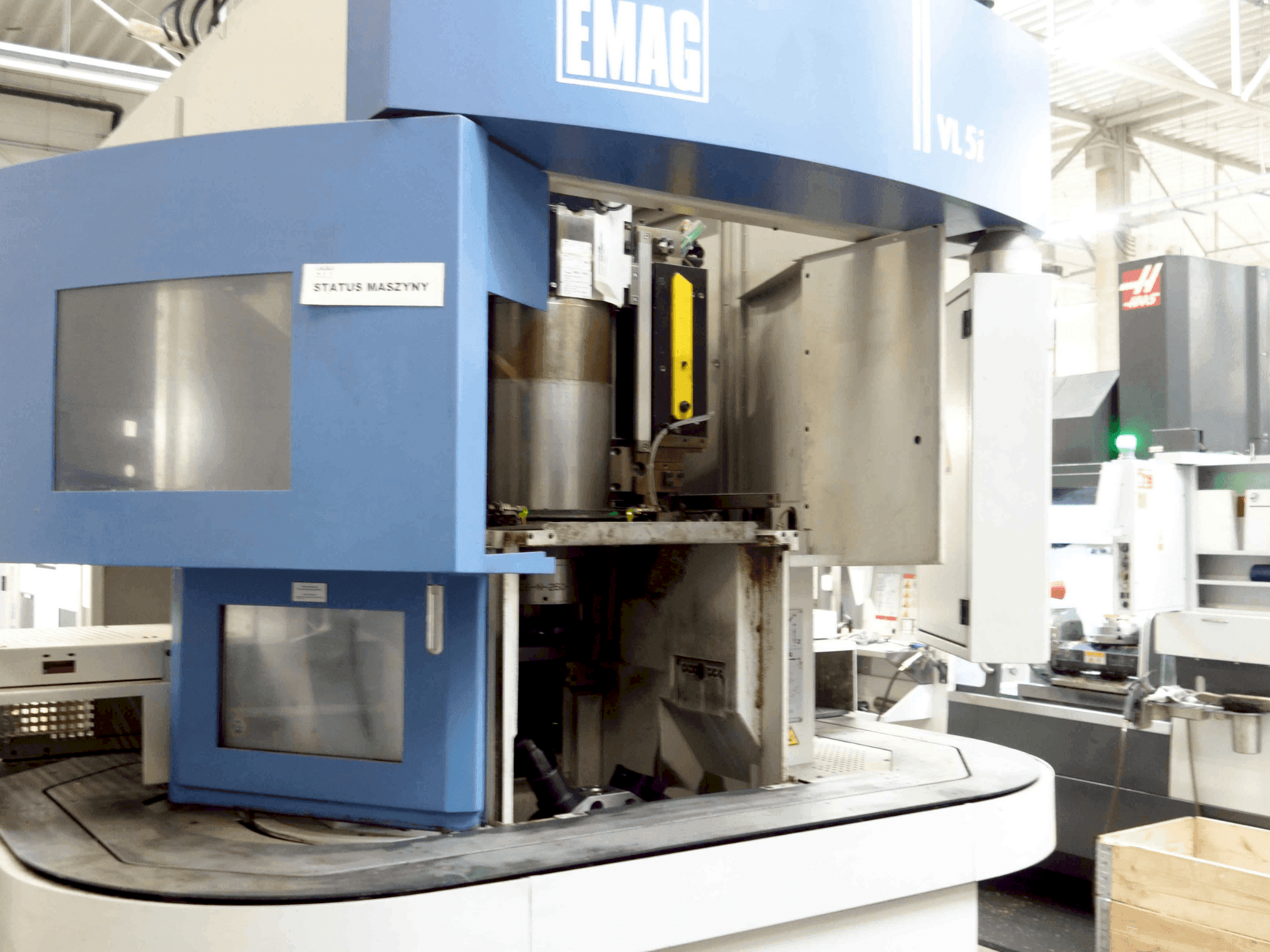 Vue de face de la machine EMAG VSC 250