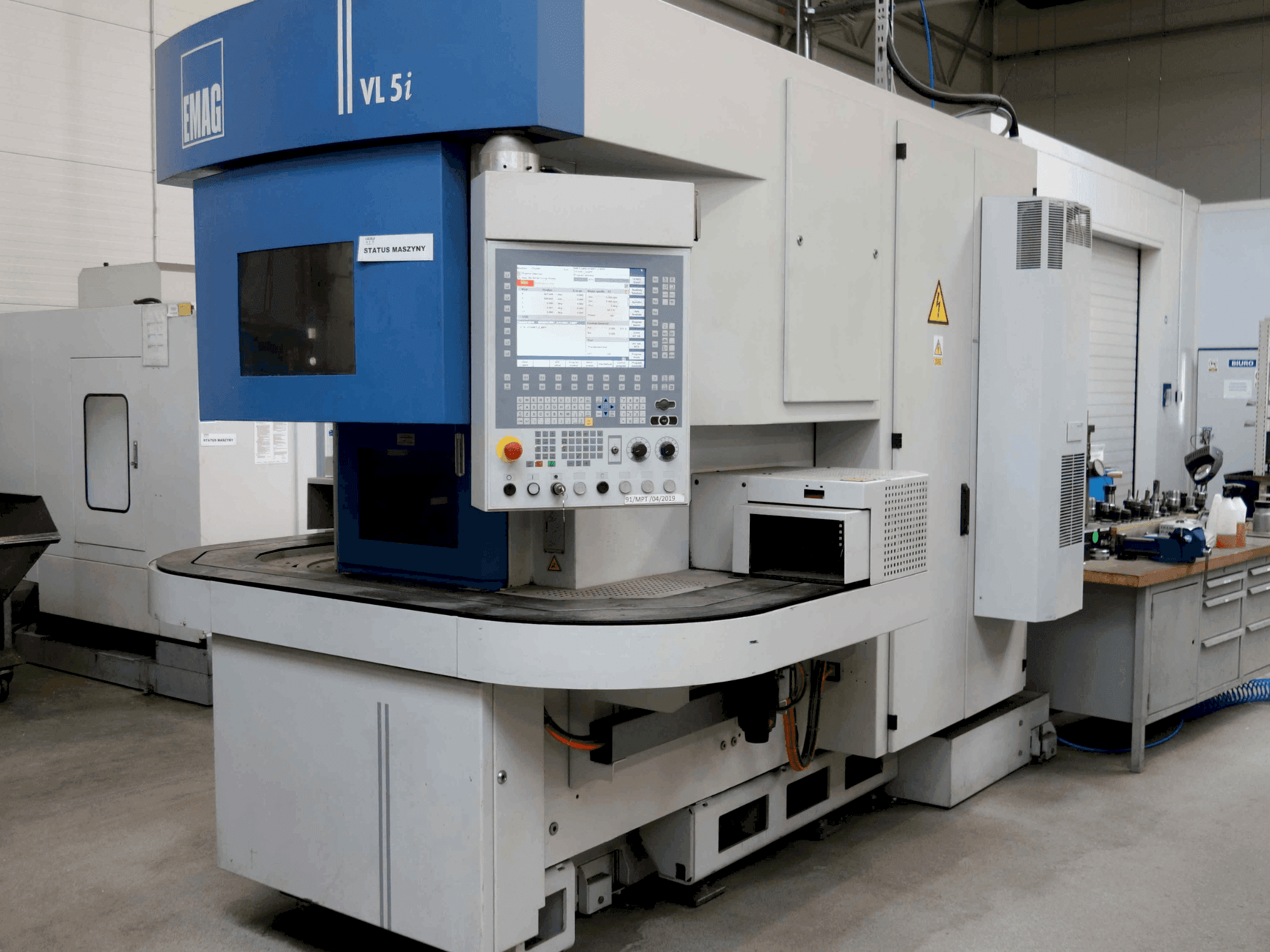 Vue latérale droite de la machine EMAG VSC 250
