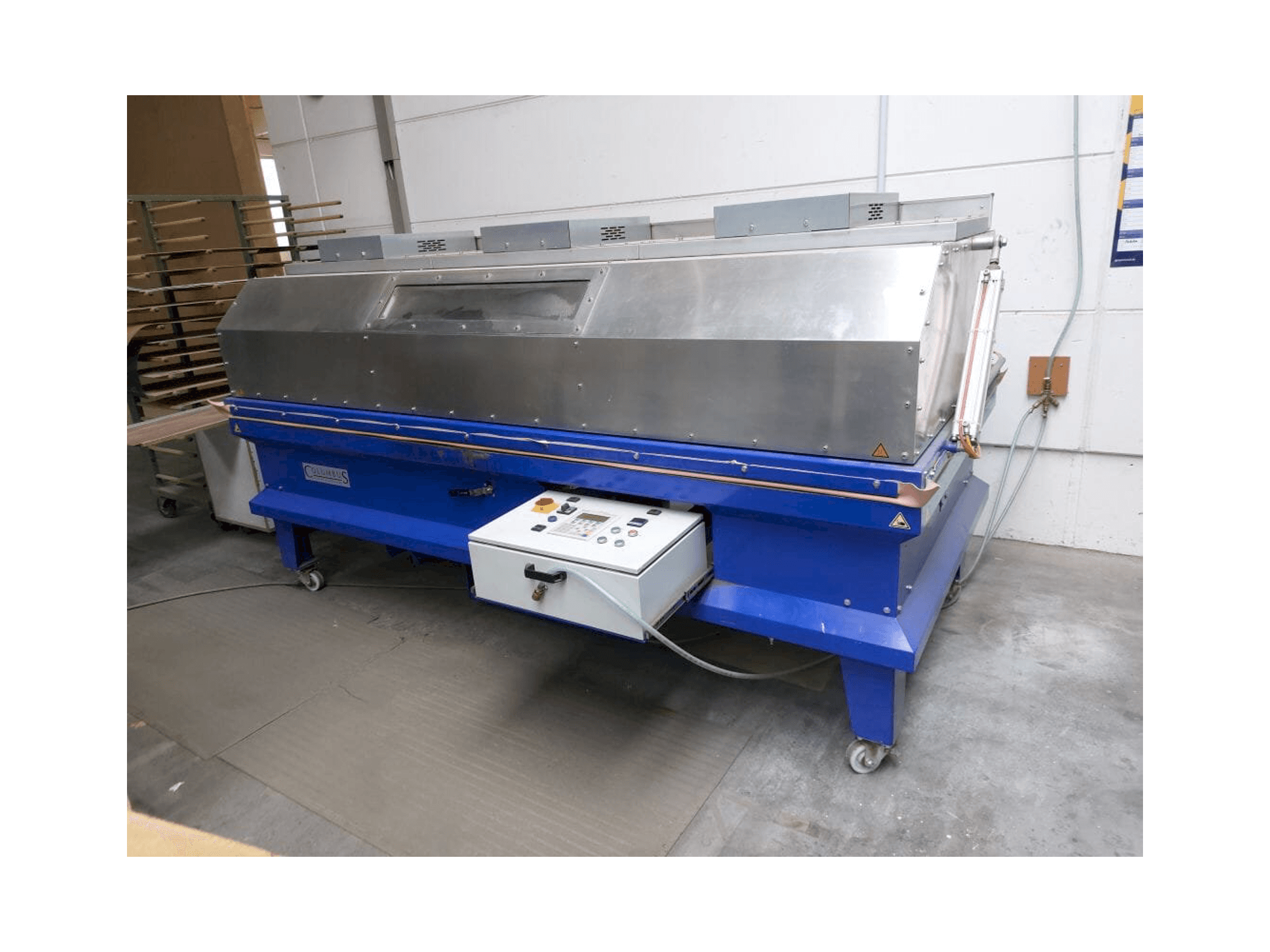 Vue de face de la machine Columbus MULTIMAT