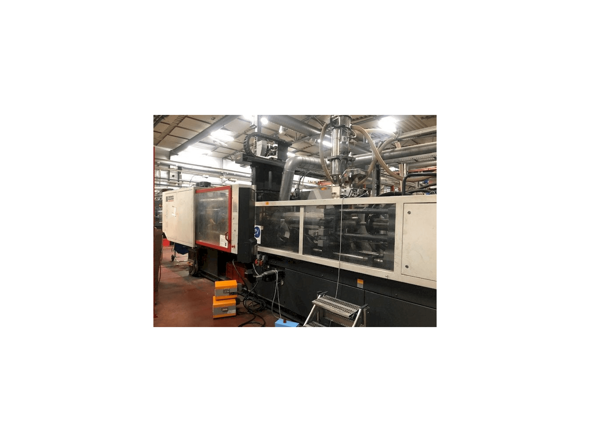 Front view of FERROMATIK MILACRON K320 machine