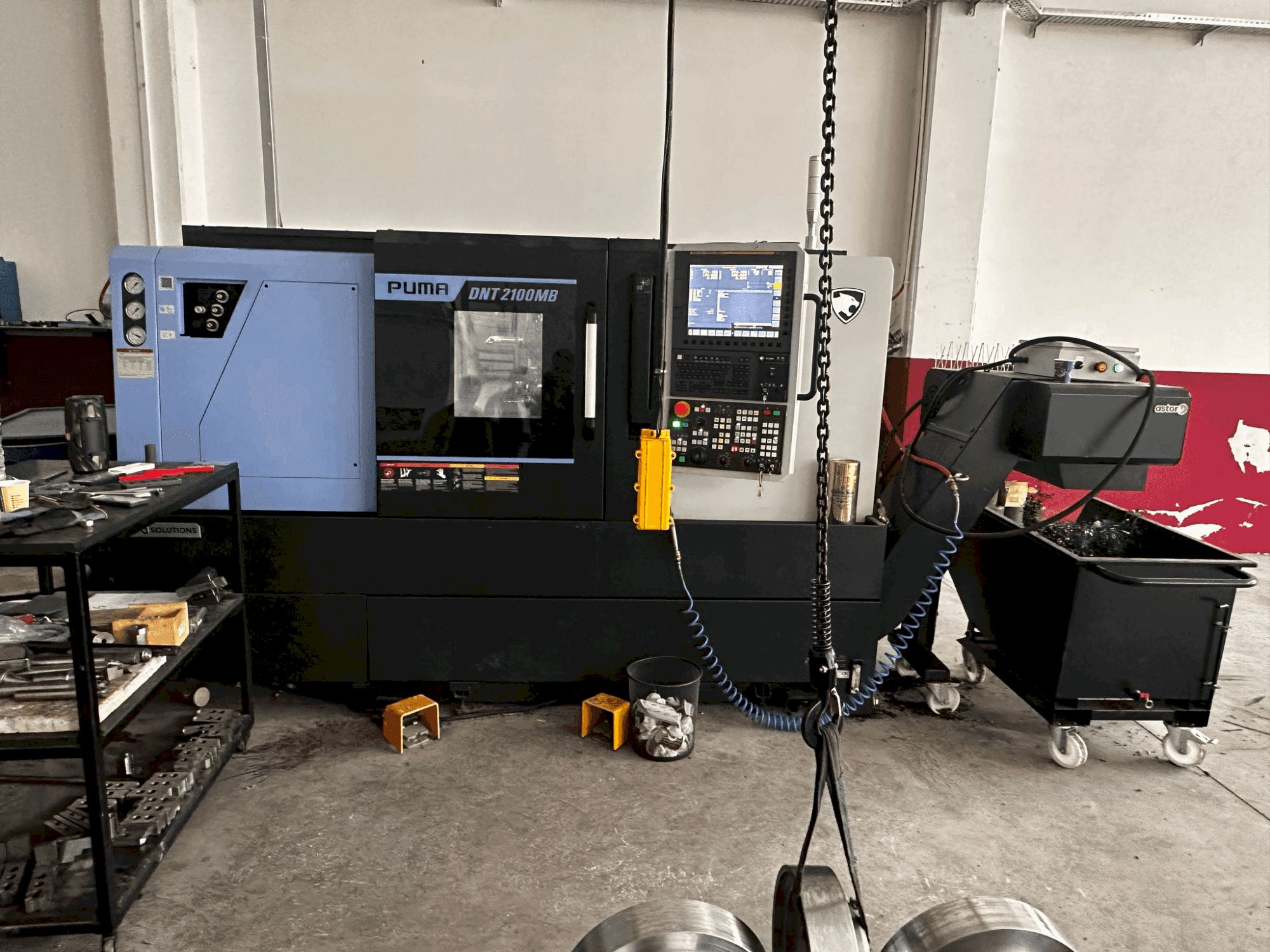 Vue de face de la machine DN SOLUTIONS Puma DNT2100MB