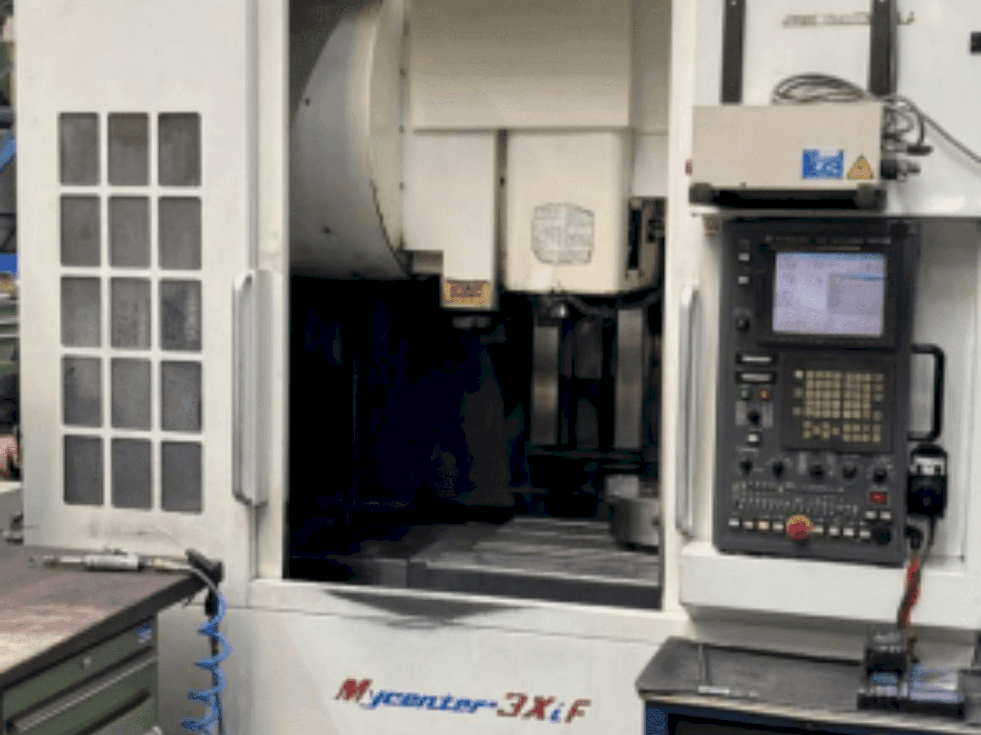 Vue de face de la machine Kitamura 3XiF