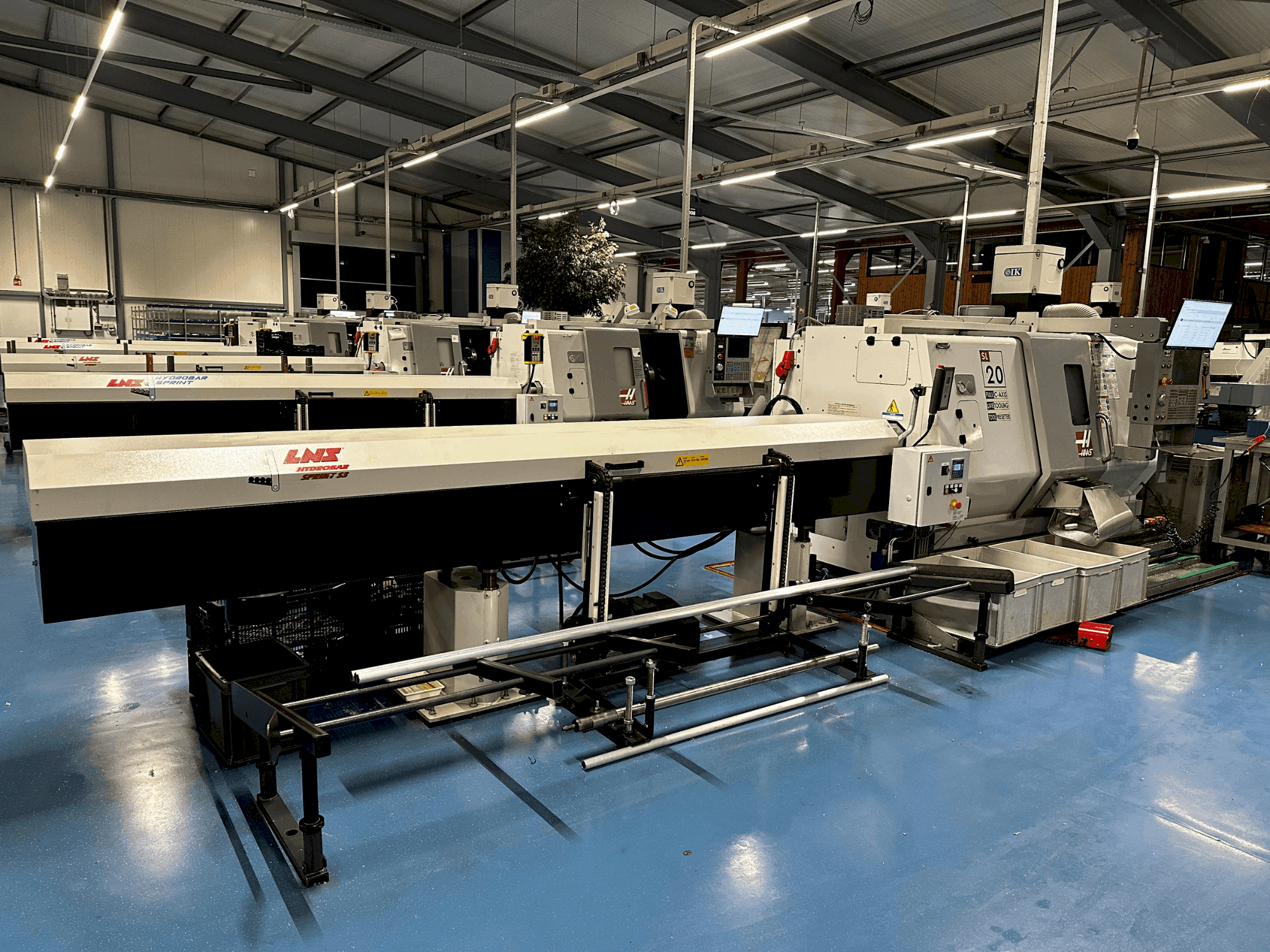 Vue de face de la machine HAAS SL-20HE