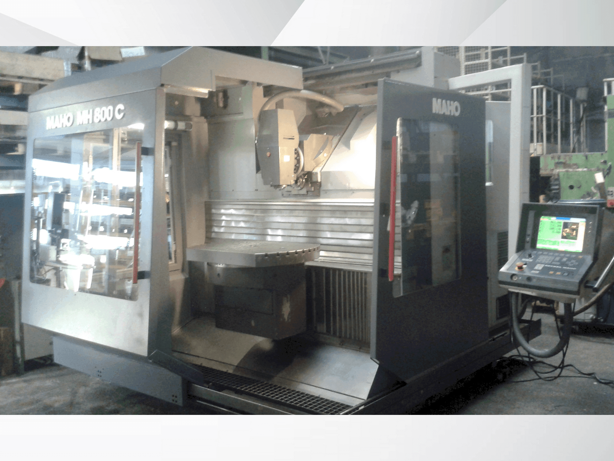 Vue de face de la machine MAHO MH 800 C