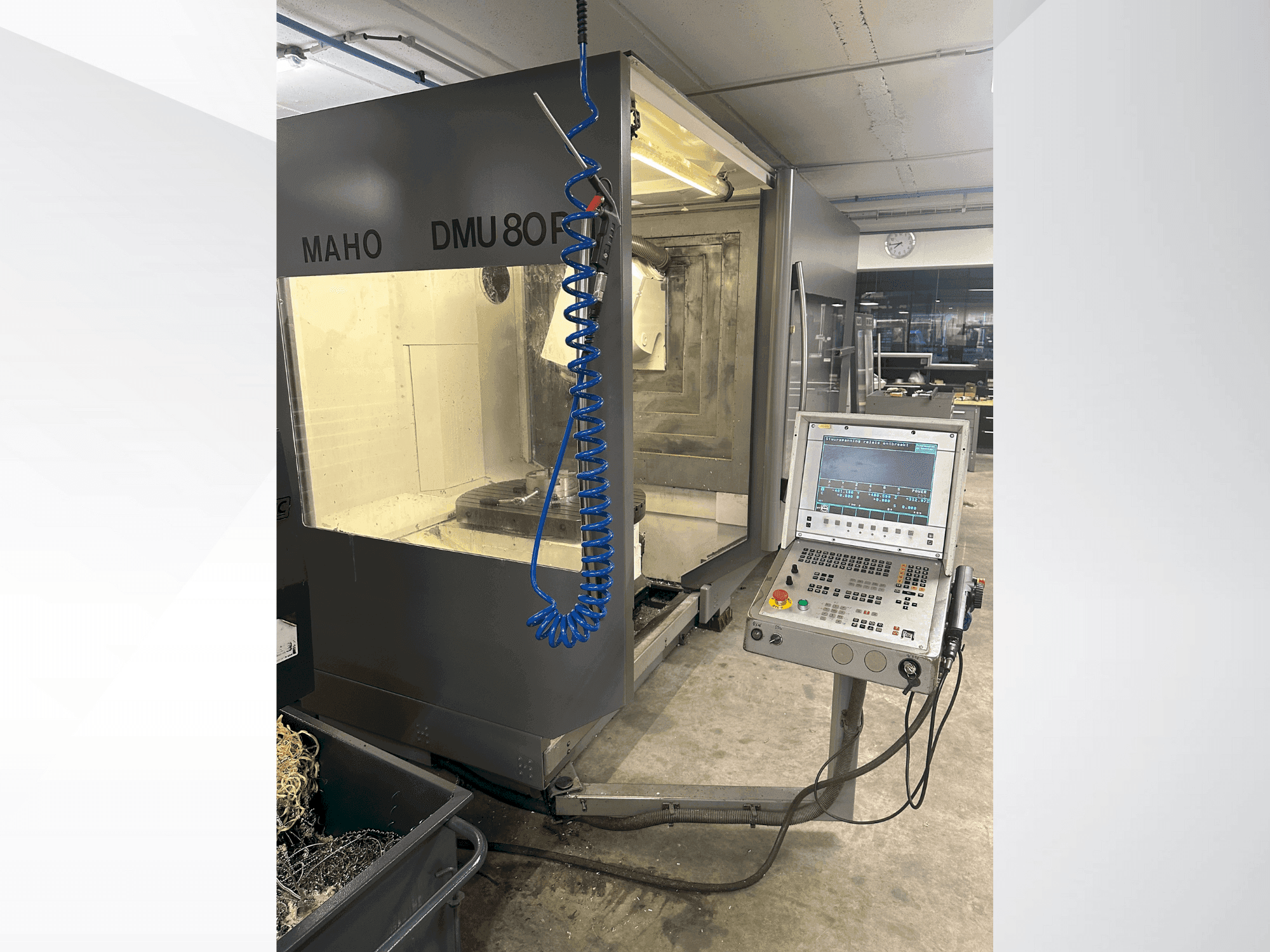 Vue de face de la machine DECKEL MAHO DMU 80P