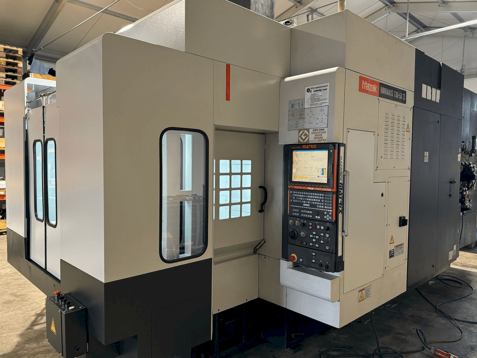 Vue de face de la machine Mazak Variaxis 730-5X II