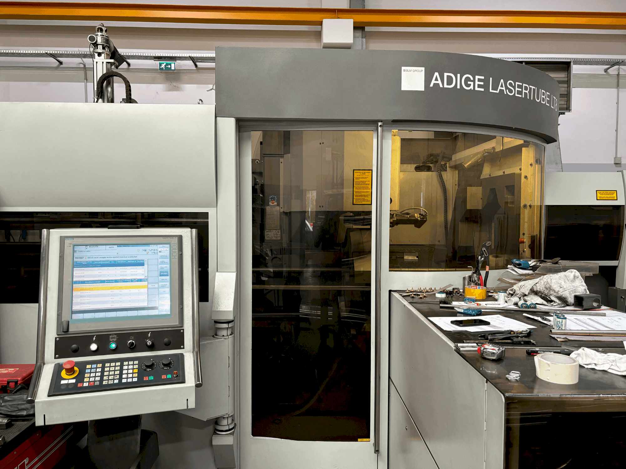 Vue de face de la machine ADIGE LT8