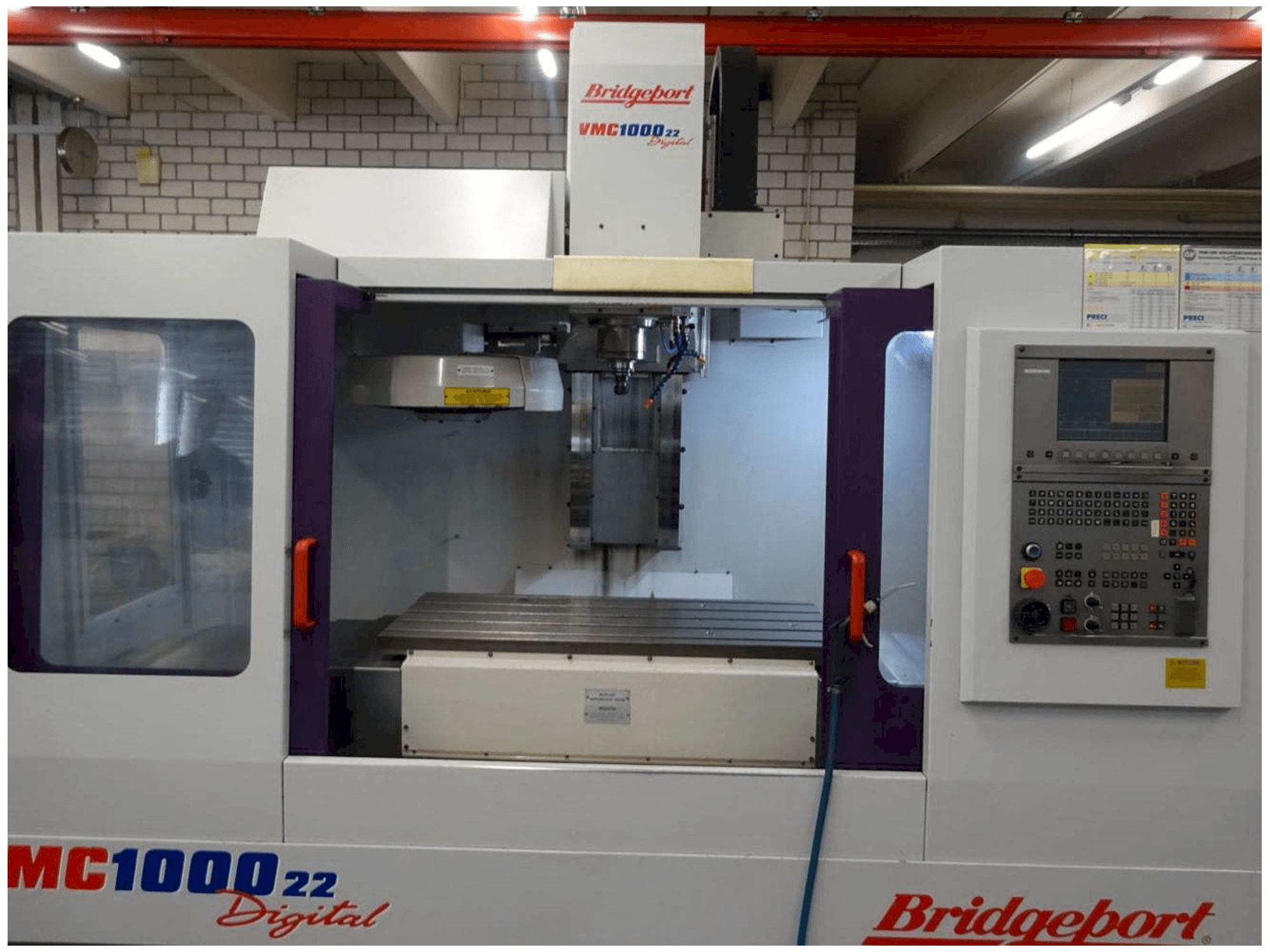 Vue de face de la machine Bridgeport VMC1000-22