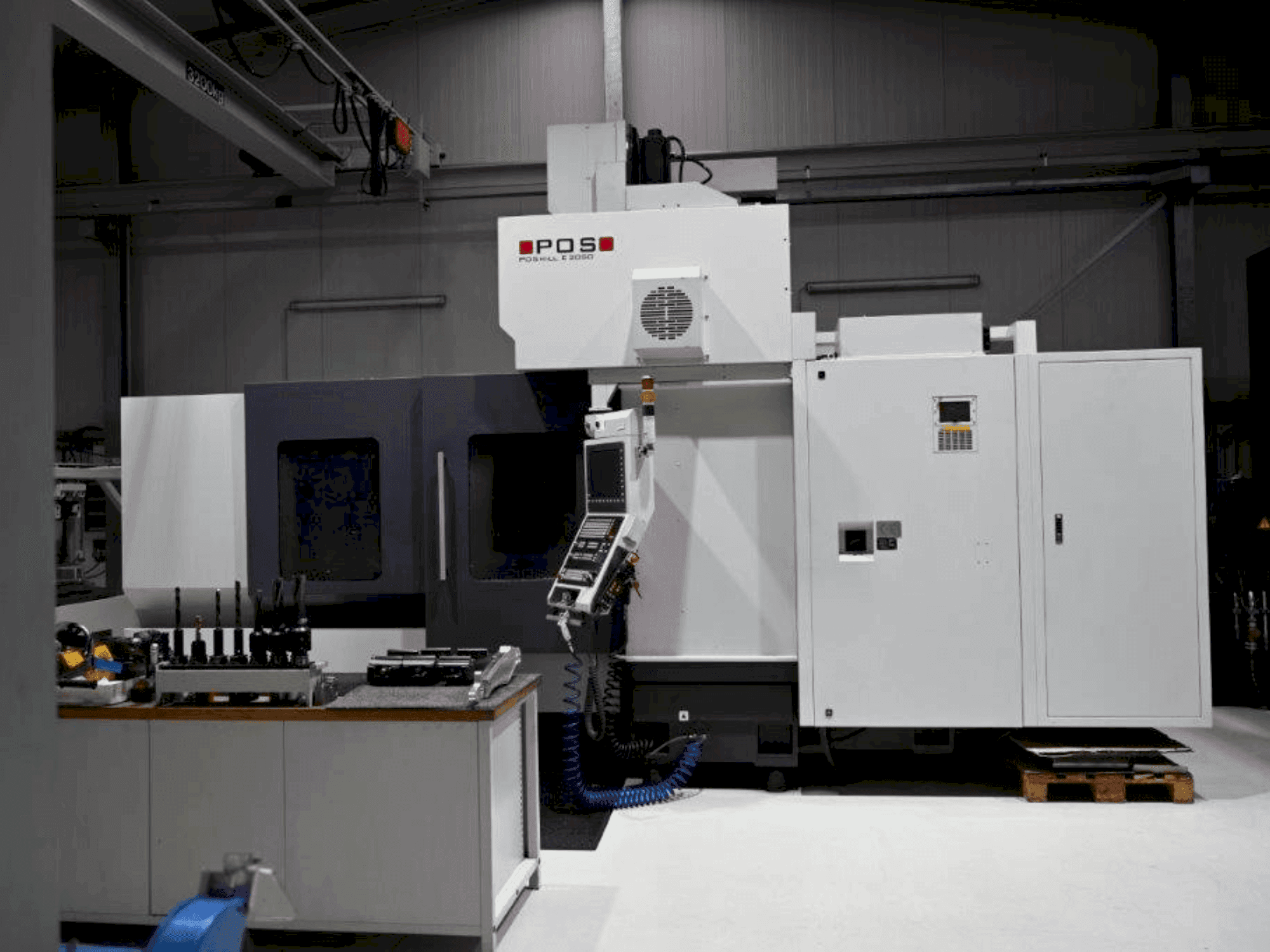 Vue de face de la machine POSmill E 2050 L HSCI