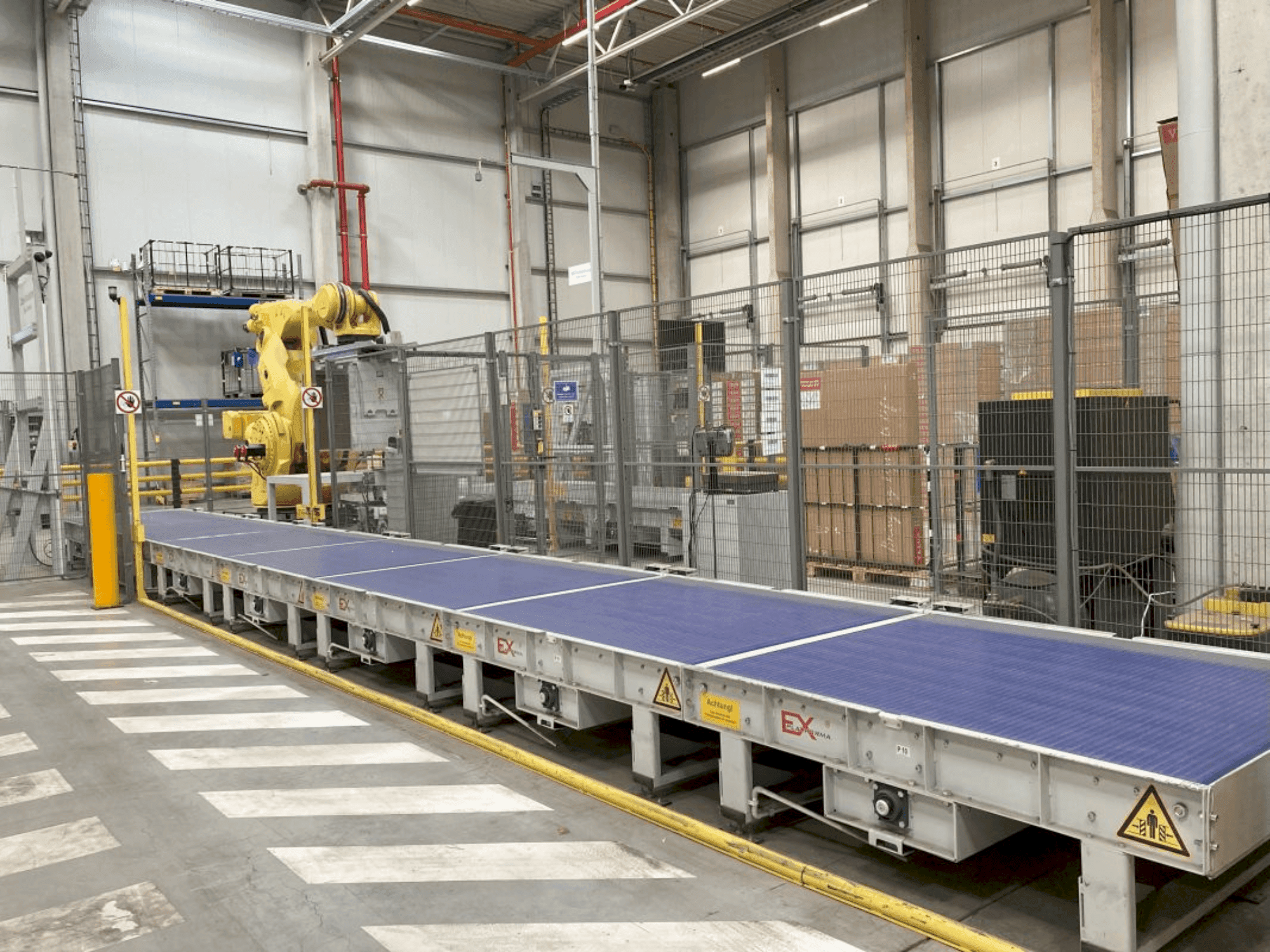 Vue de face de la machine FANUC M-2000iA/1700L