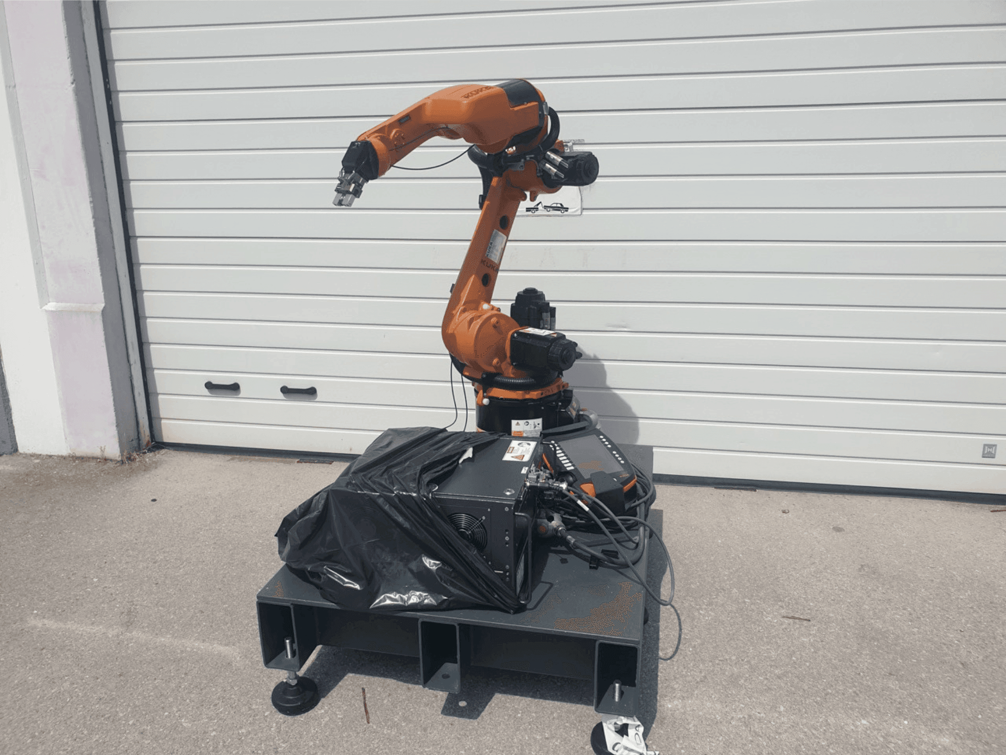 Vue de face de la machine KUKA KR 8 R1420