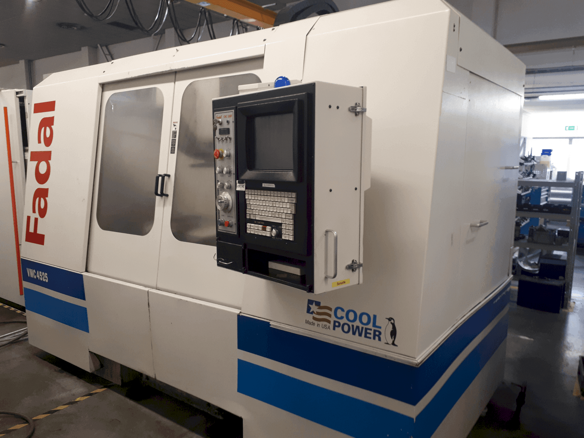 Vue de face de la machine FADAL VMC4525