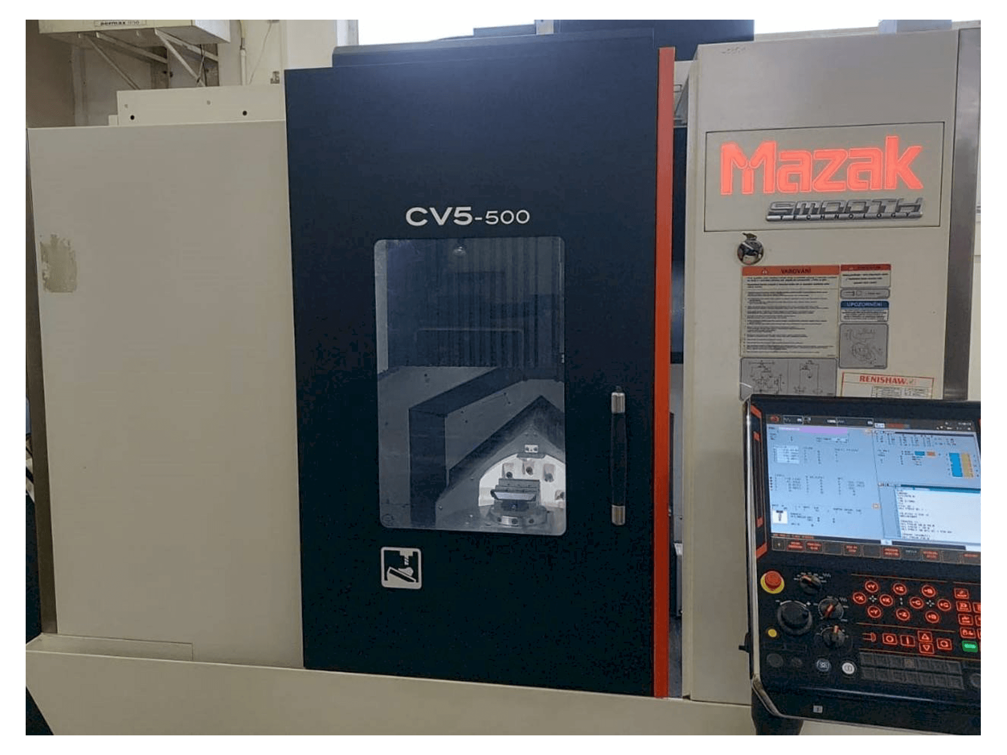 Vue de face de la machine Mazak CV5-500