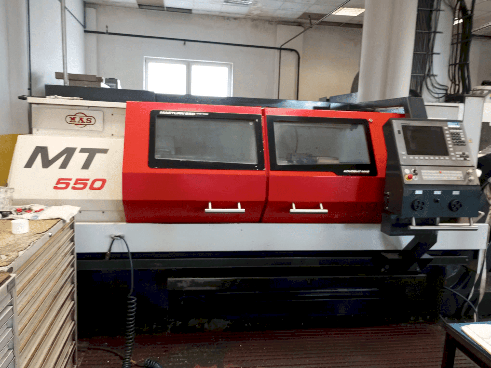 Vue de face de la machine KOVOSVIT MAS MASTURN 550i CNC 1500