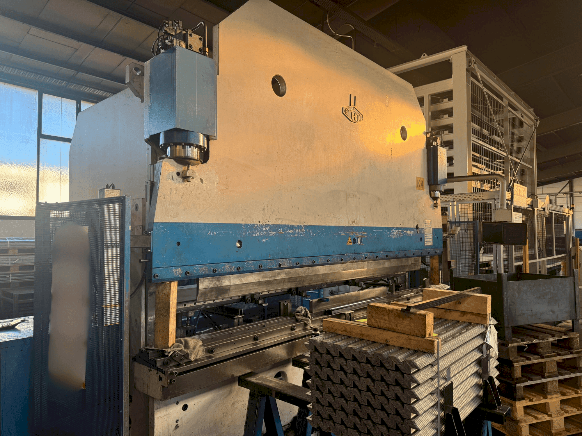 Vue de face de la machine EHT EHPS 15-40