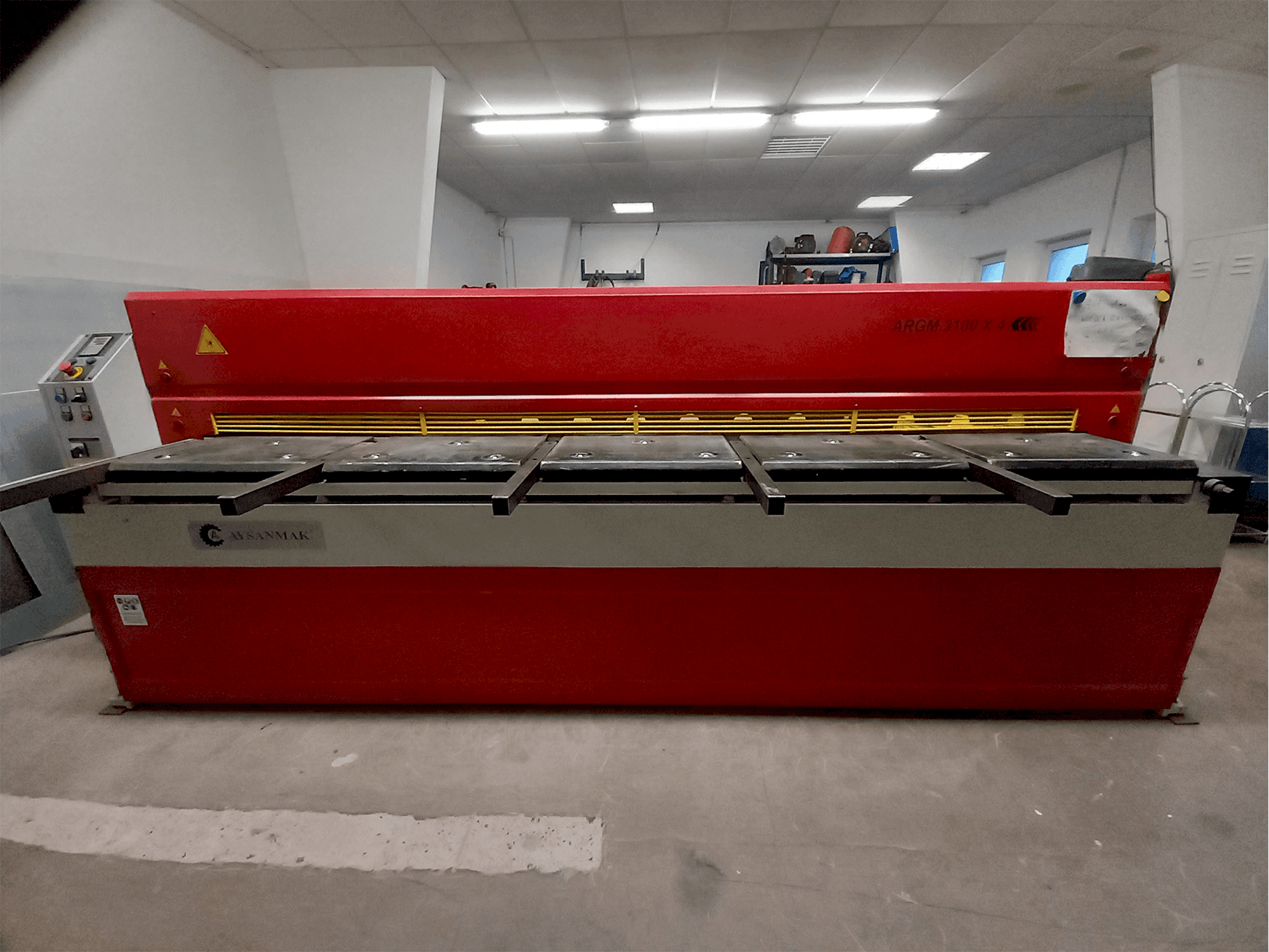 Vue de face de la machine AYSANMAK ARGM 3100 x 4