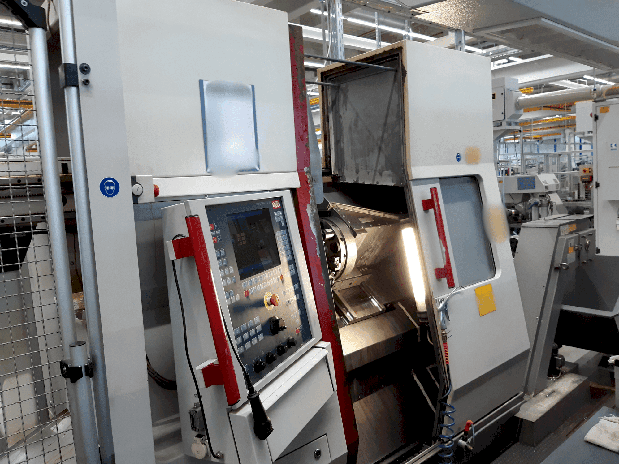 Vue de face de la machine TRAUB TNA 300