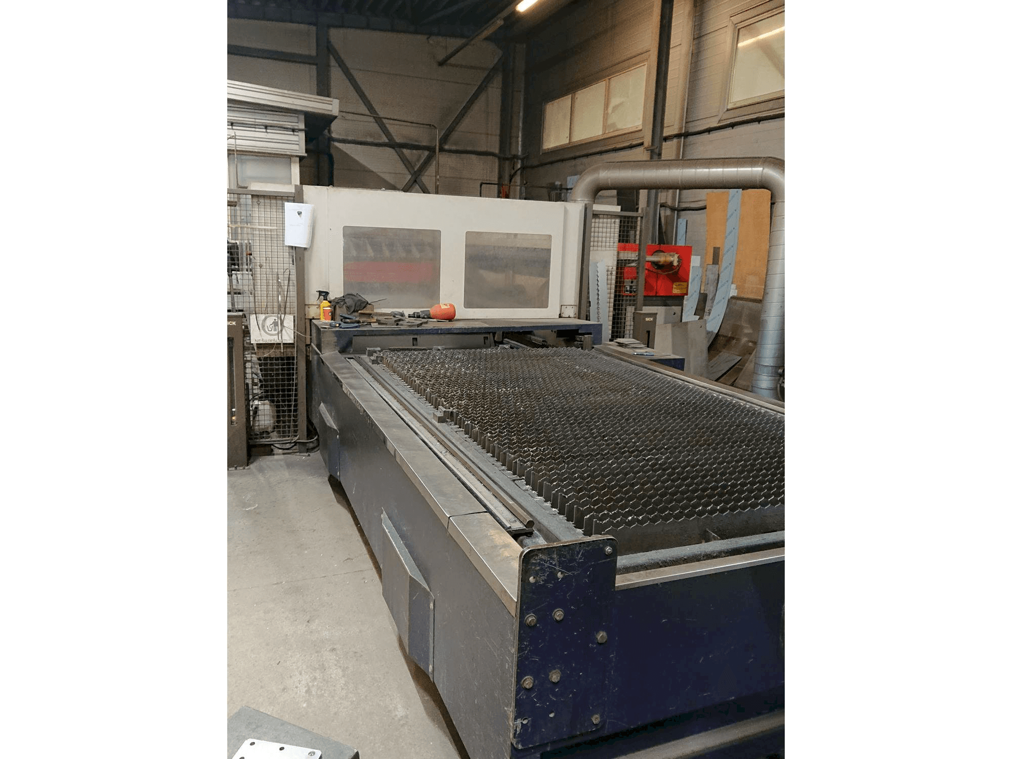 Vue de face de la machine Bystronic Bysprint 3015 Bylaser 3000
