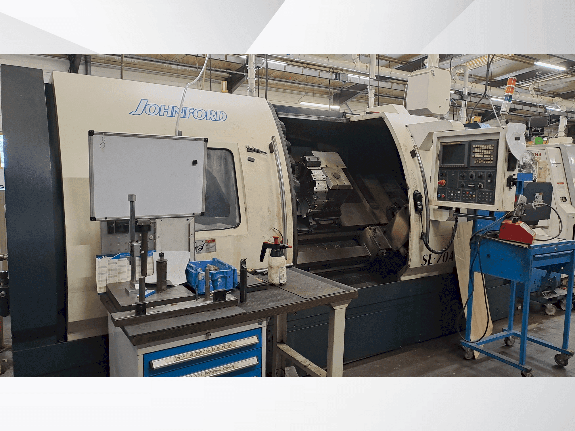 Vue de face de la machine Johnford SL-70A