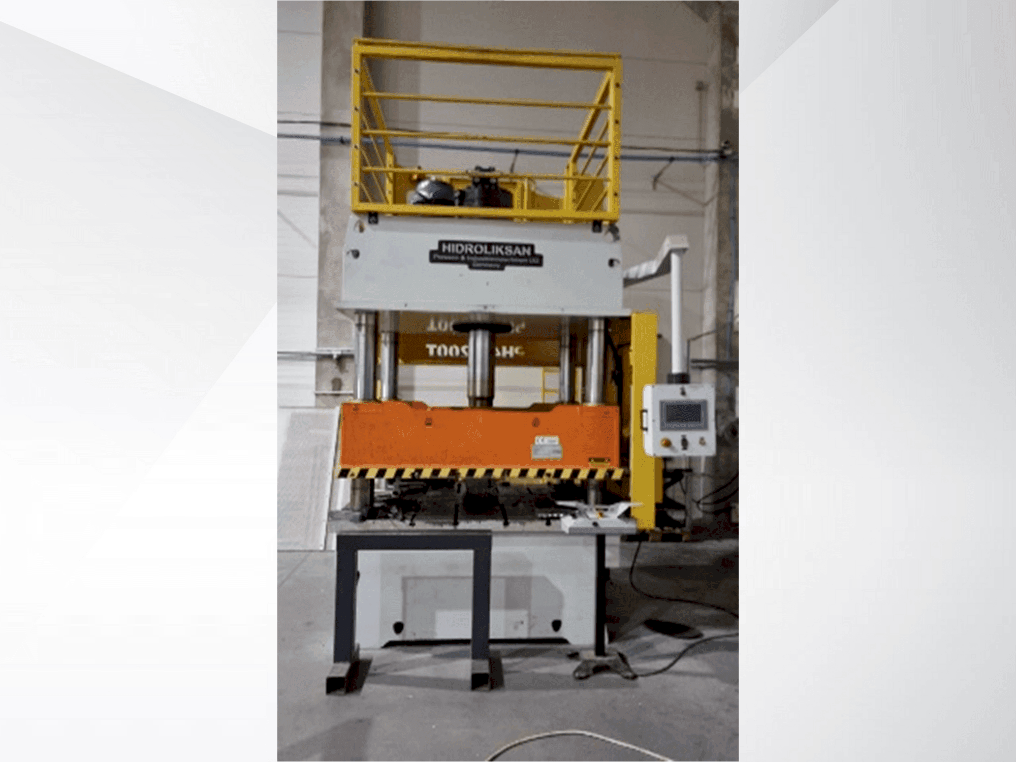 Vue de face de la machine HIDROLIKSAN PH4C 200T