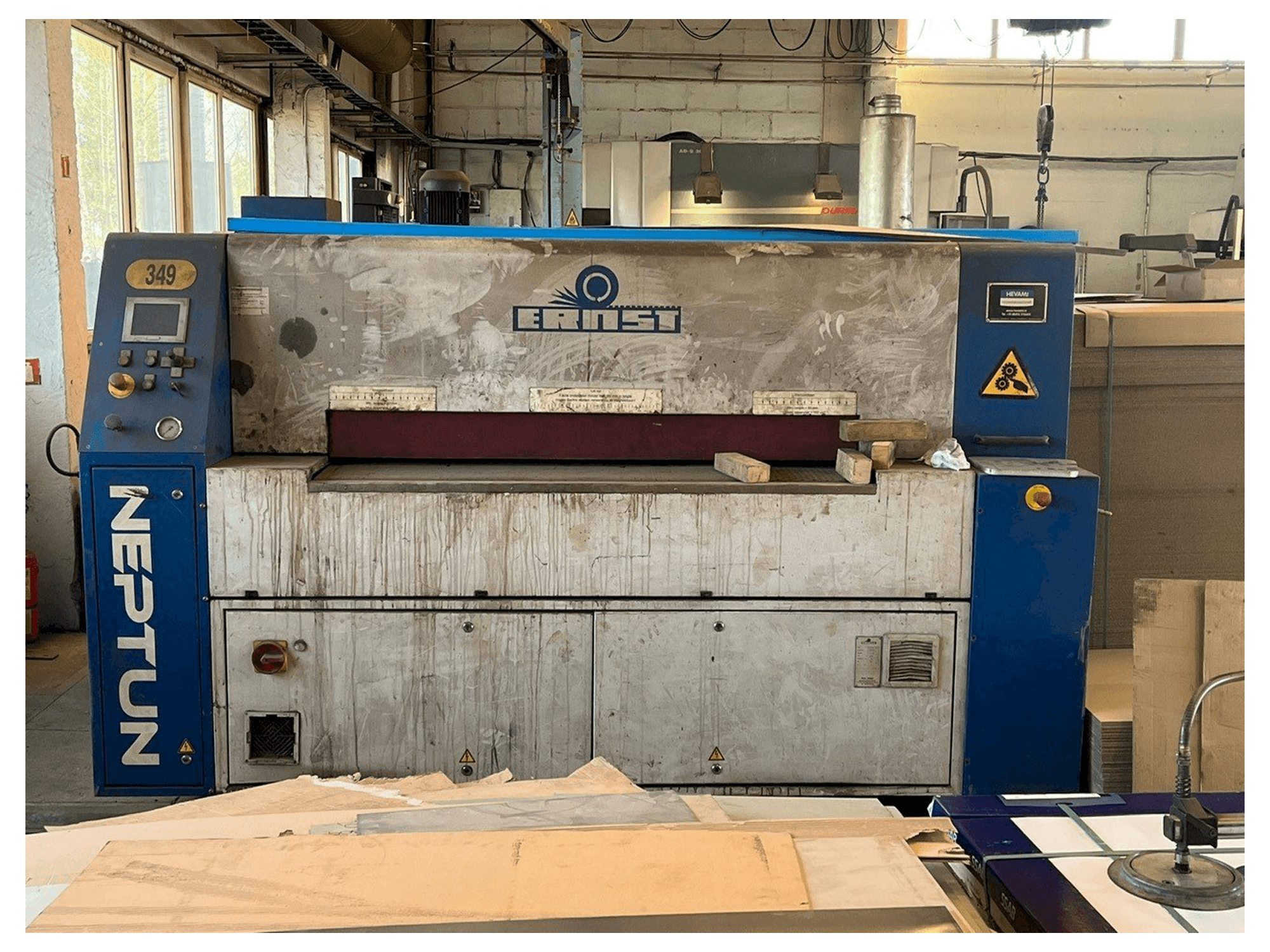 Vue de face de la machine ERNST Neptun E/B