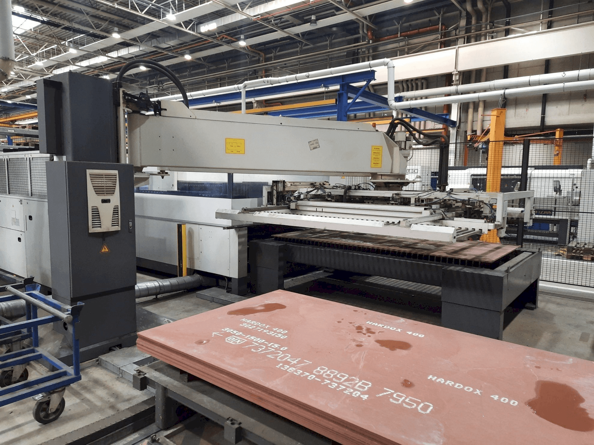 Vue latérale gauche de la machine Trumpf L3030
