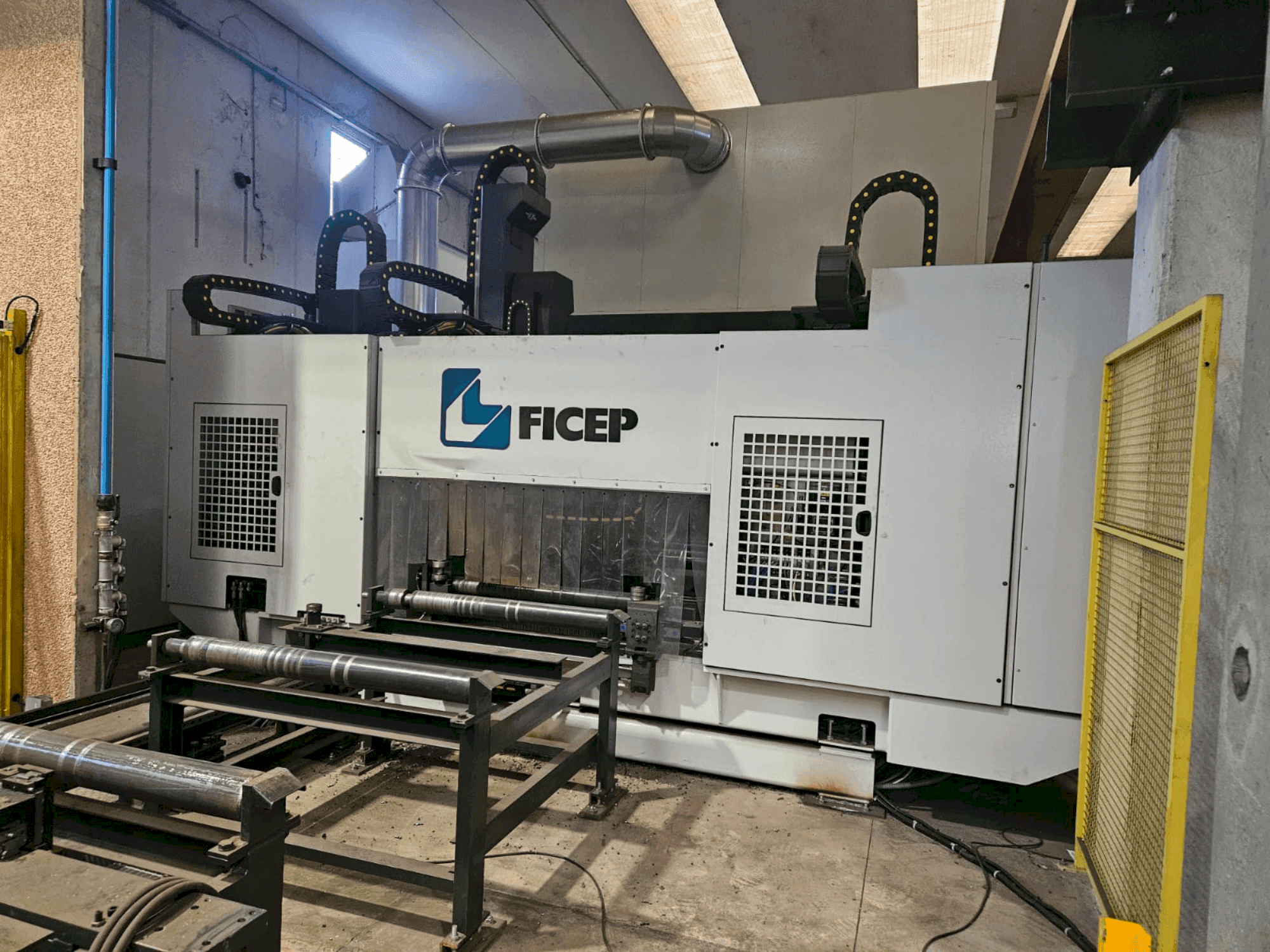 Vue de face de la machine FICEP VALIANT 1004 VLFRC