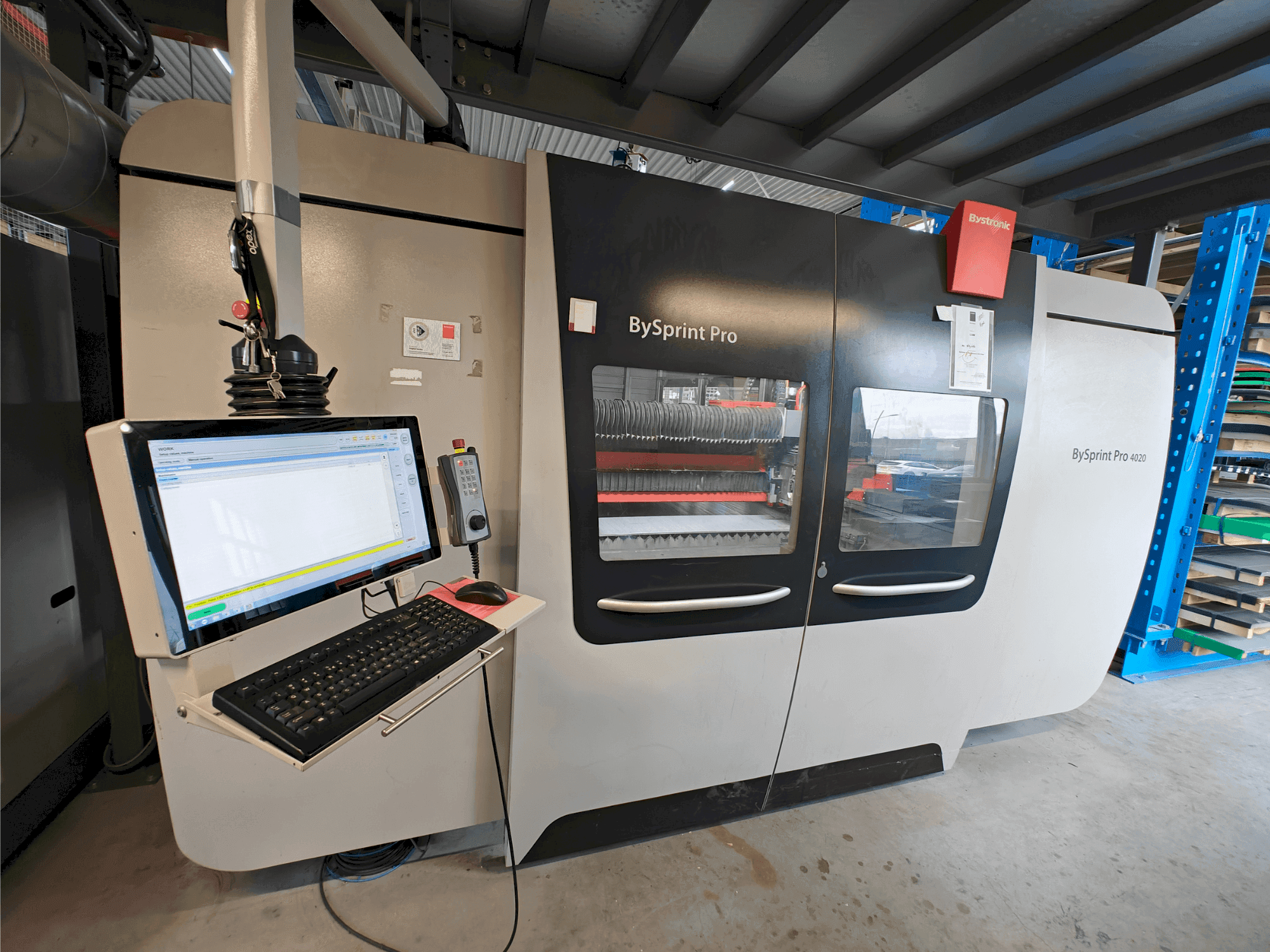 Vue de face de la machine Bystronic Bysprint Pro 4020