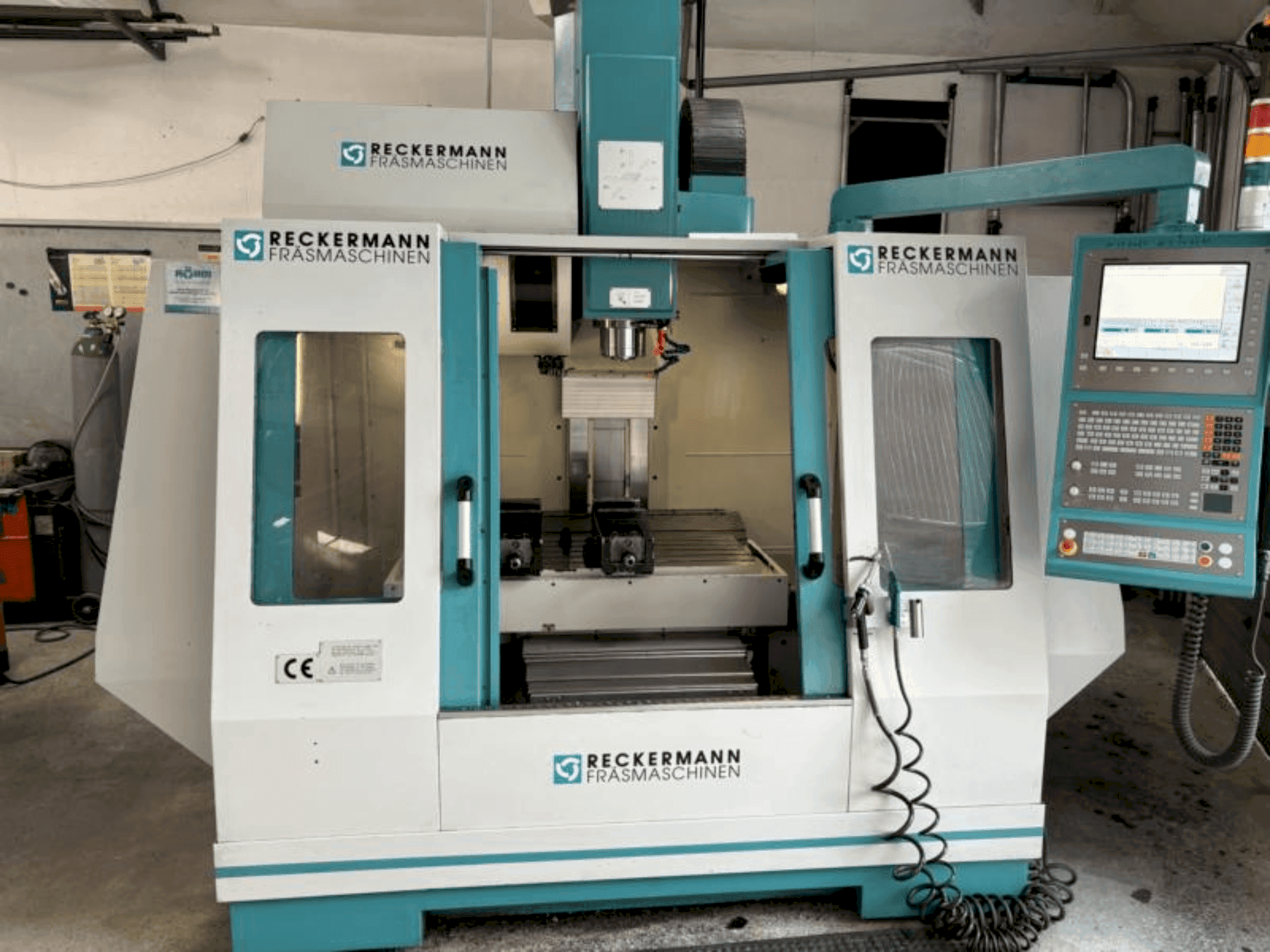Vue de face de la machine RECKERMANN RBZ 1050